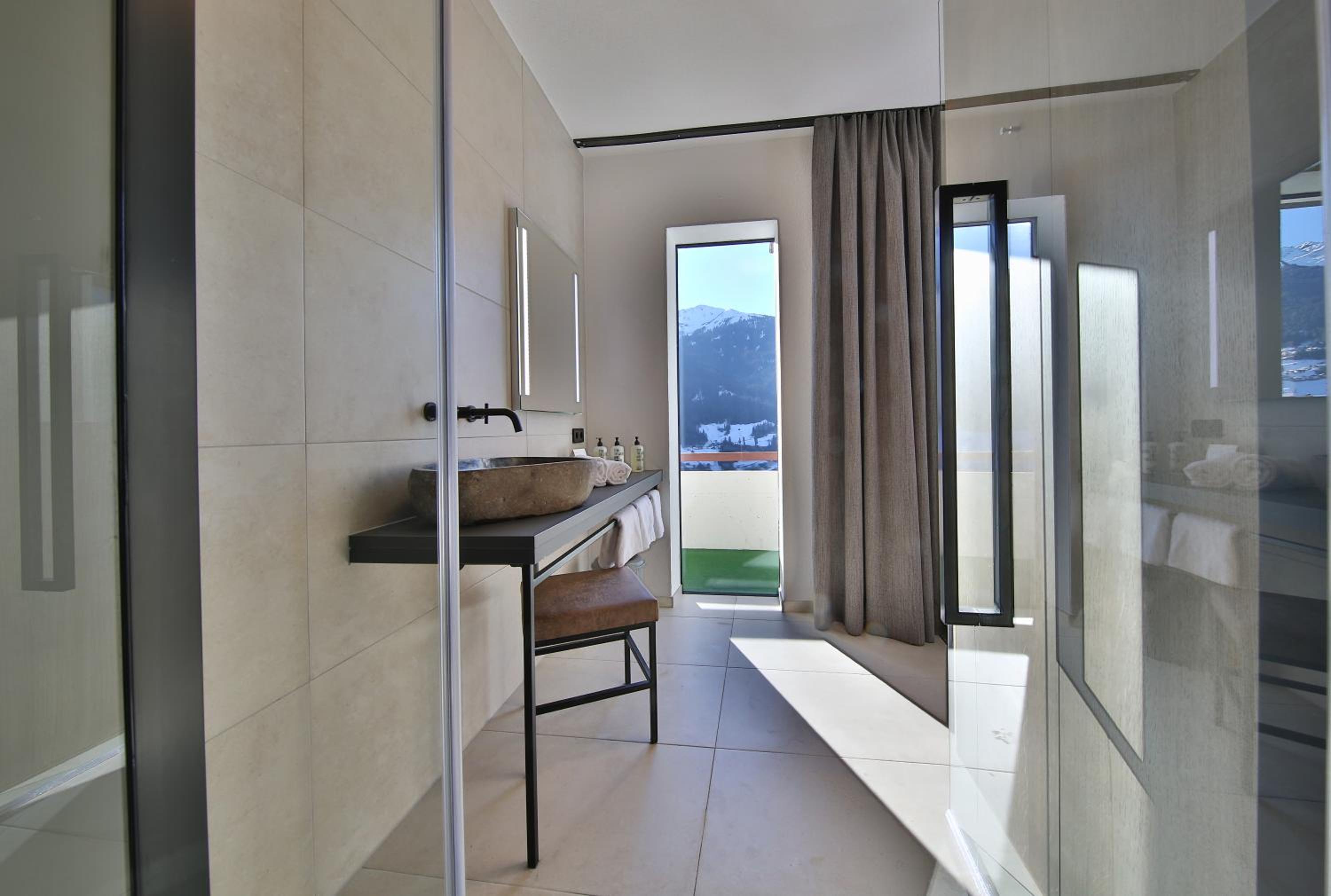 Suite with Steam Bath and Mountain View - Photo 3