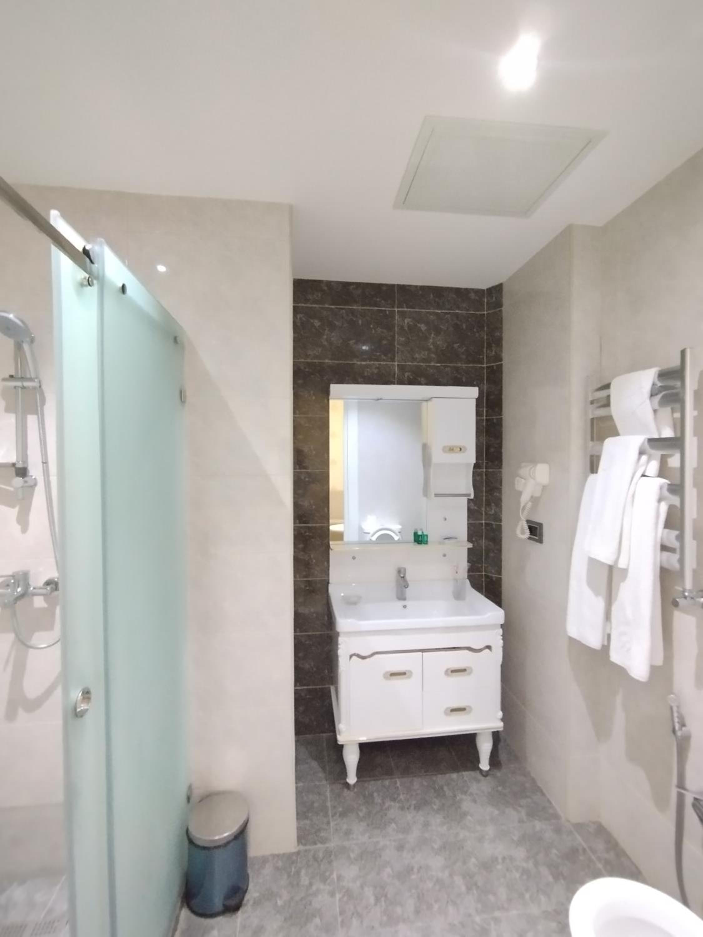 Double Room with Balcony (2 Adults + 1 Child) photo 2