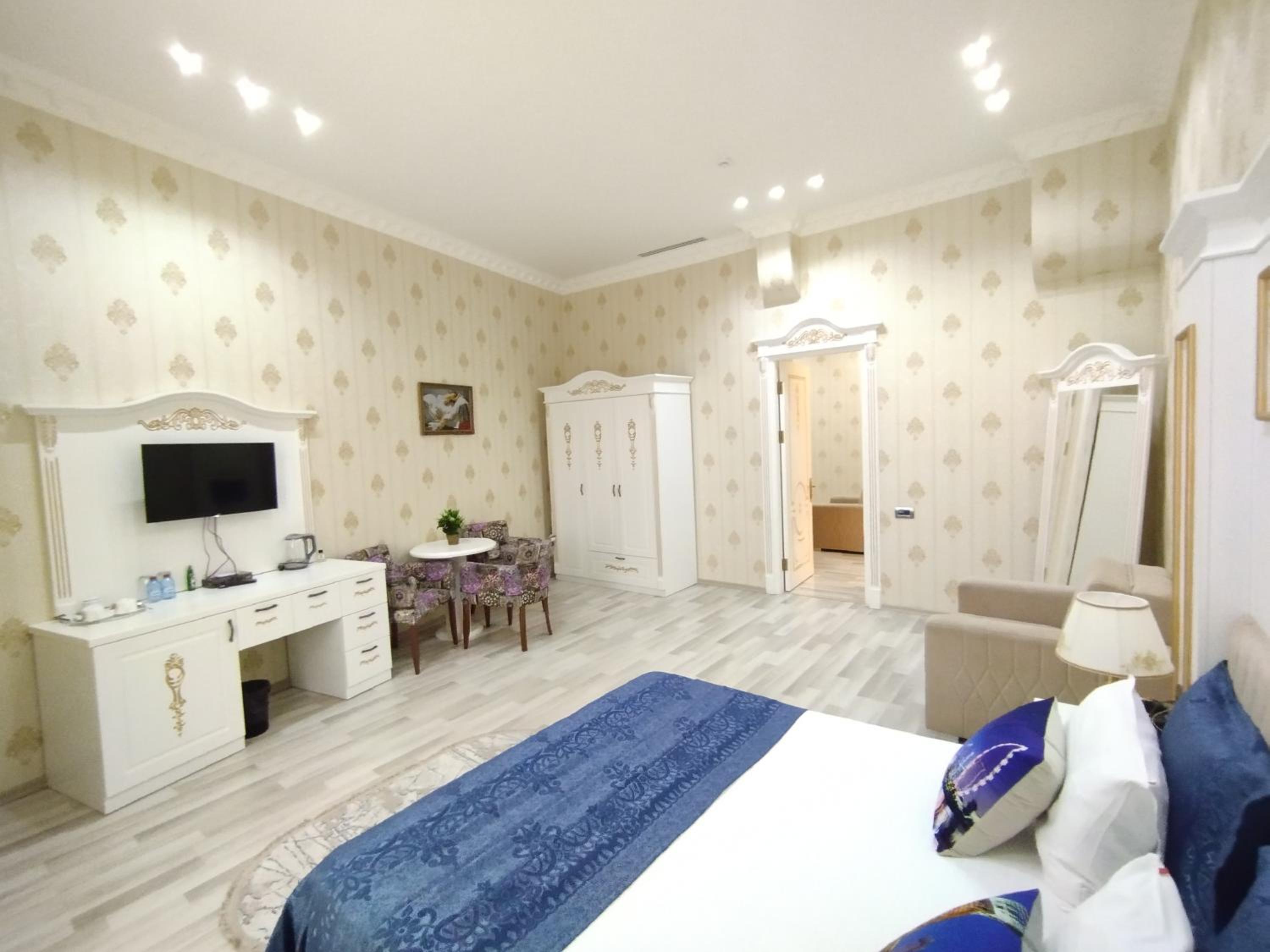 Deluxe Suite photo 3