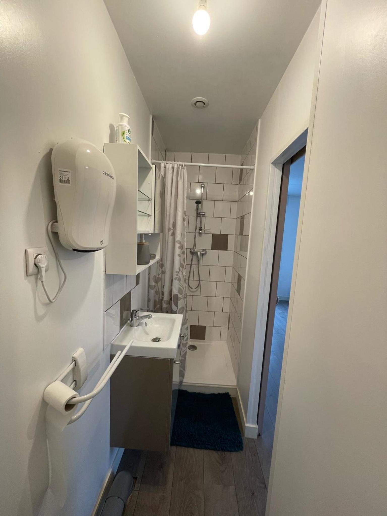 One-Bedroom Apartment photo 2