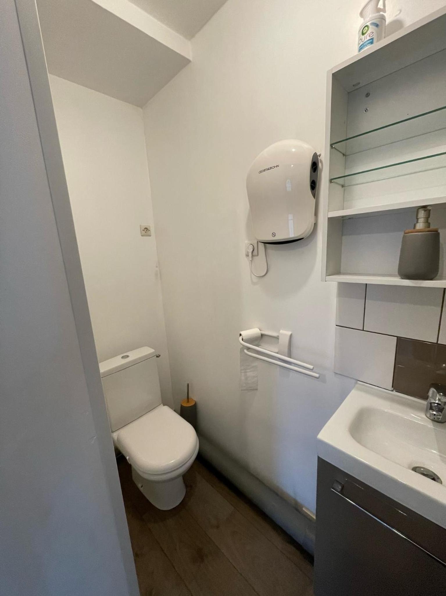 One-Bedroom Apartment photo 3