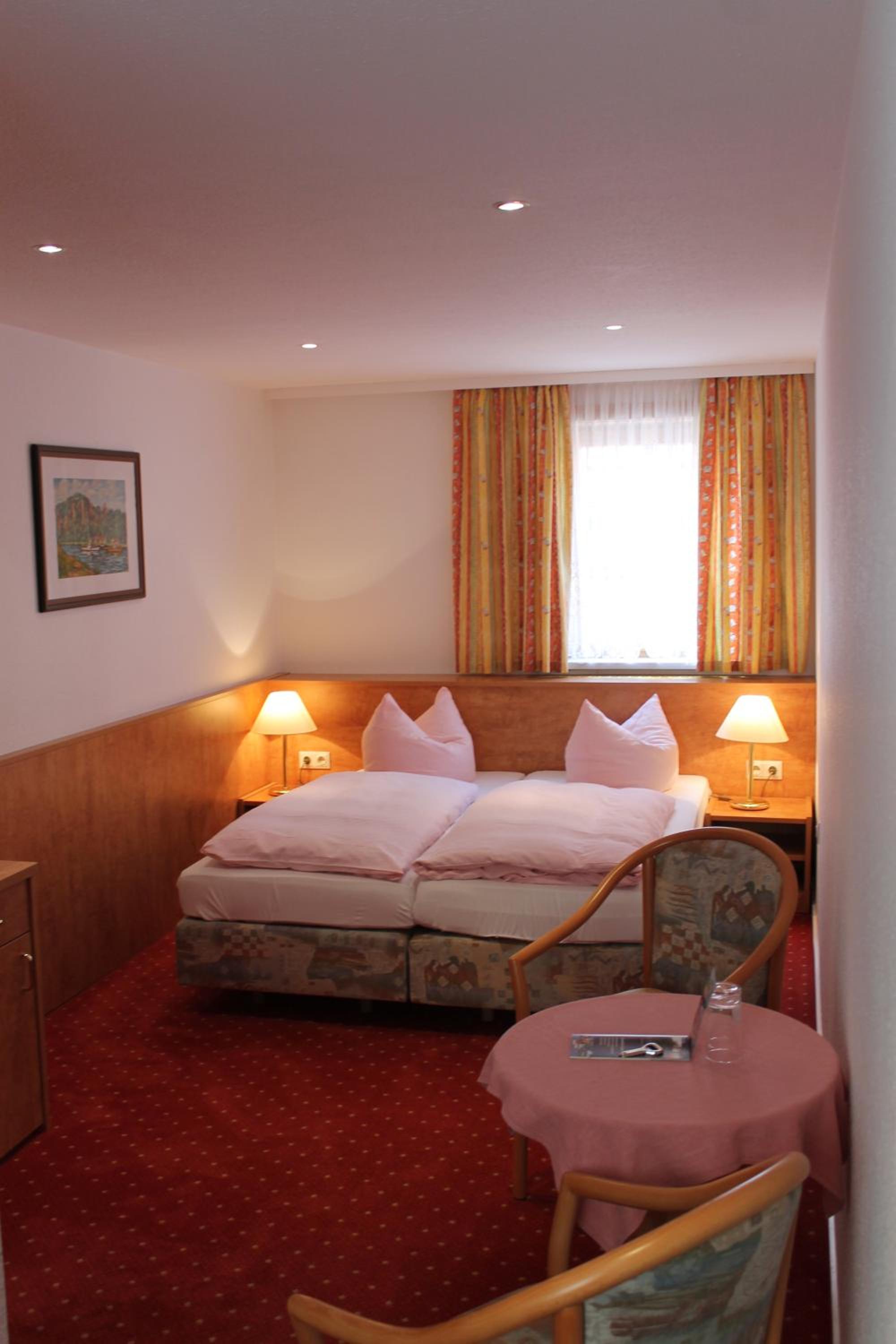 Double Room with Private Bathroom photo 1