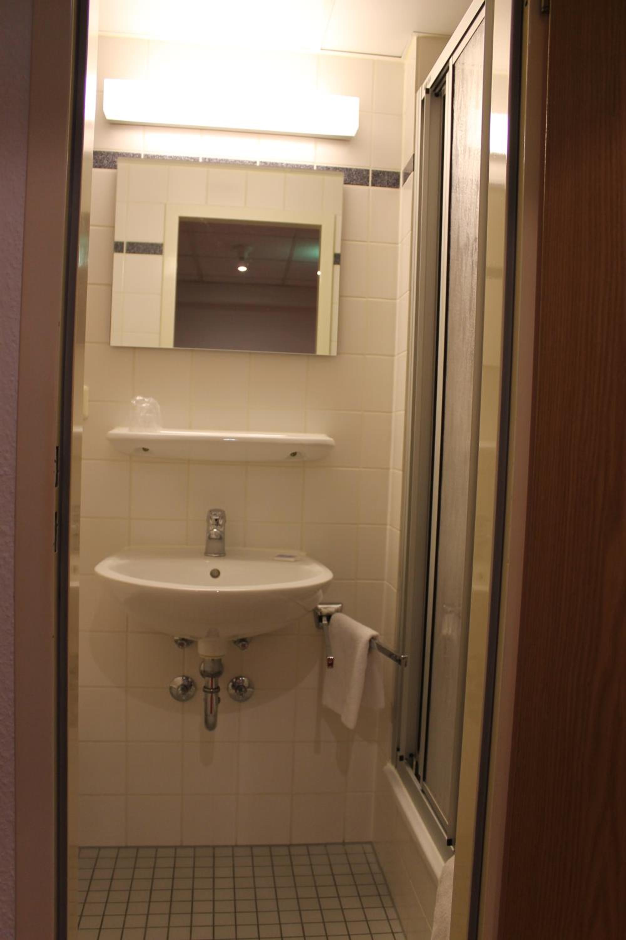 Single Room with Private External Bathroom photo 2
