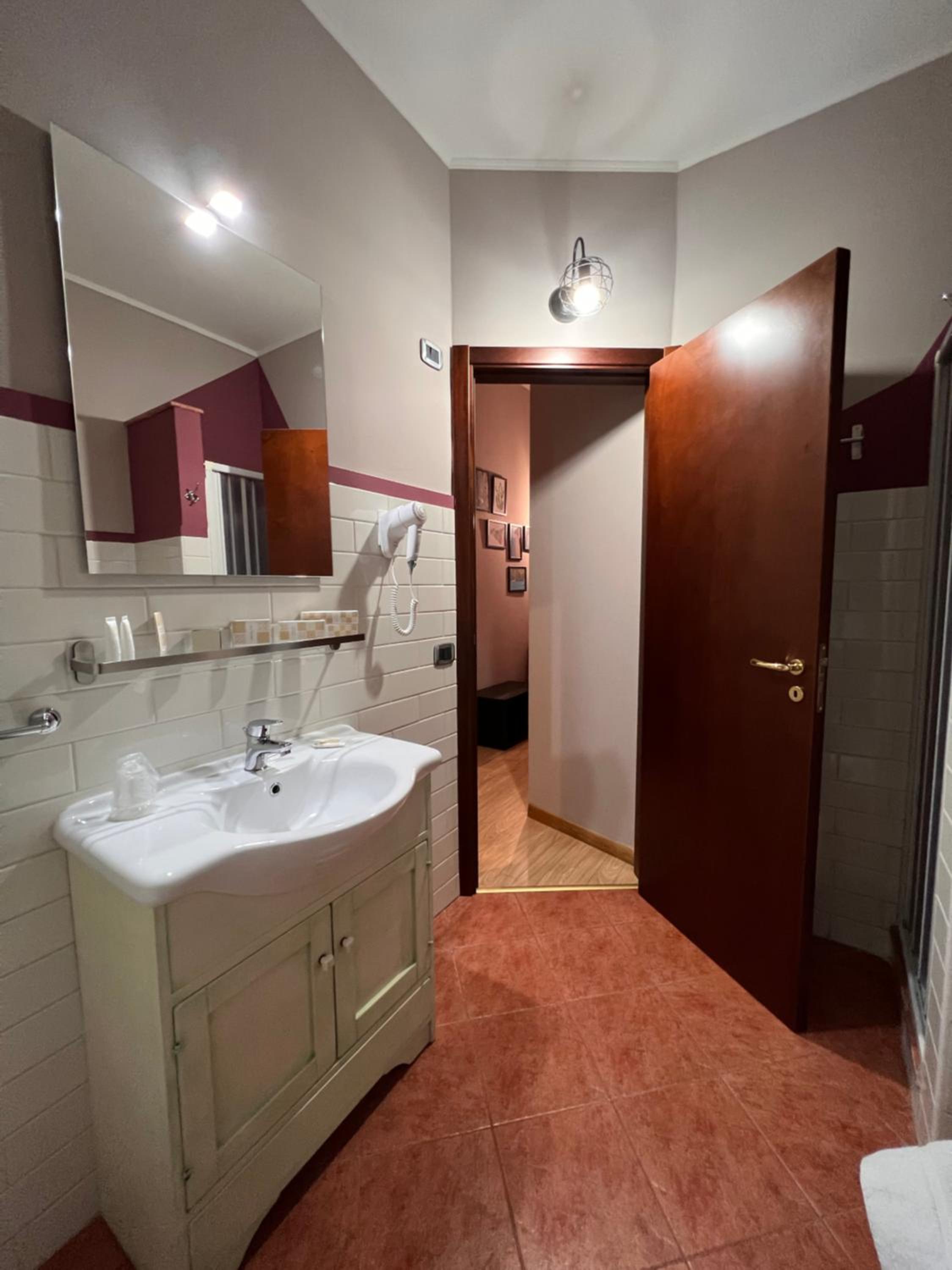 Double Room - Photo 3