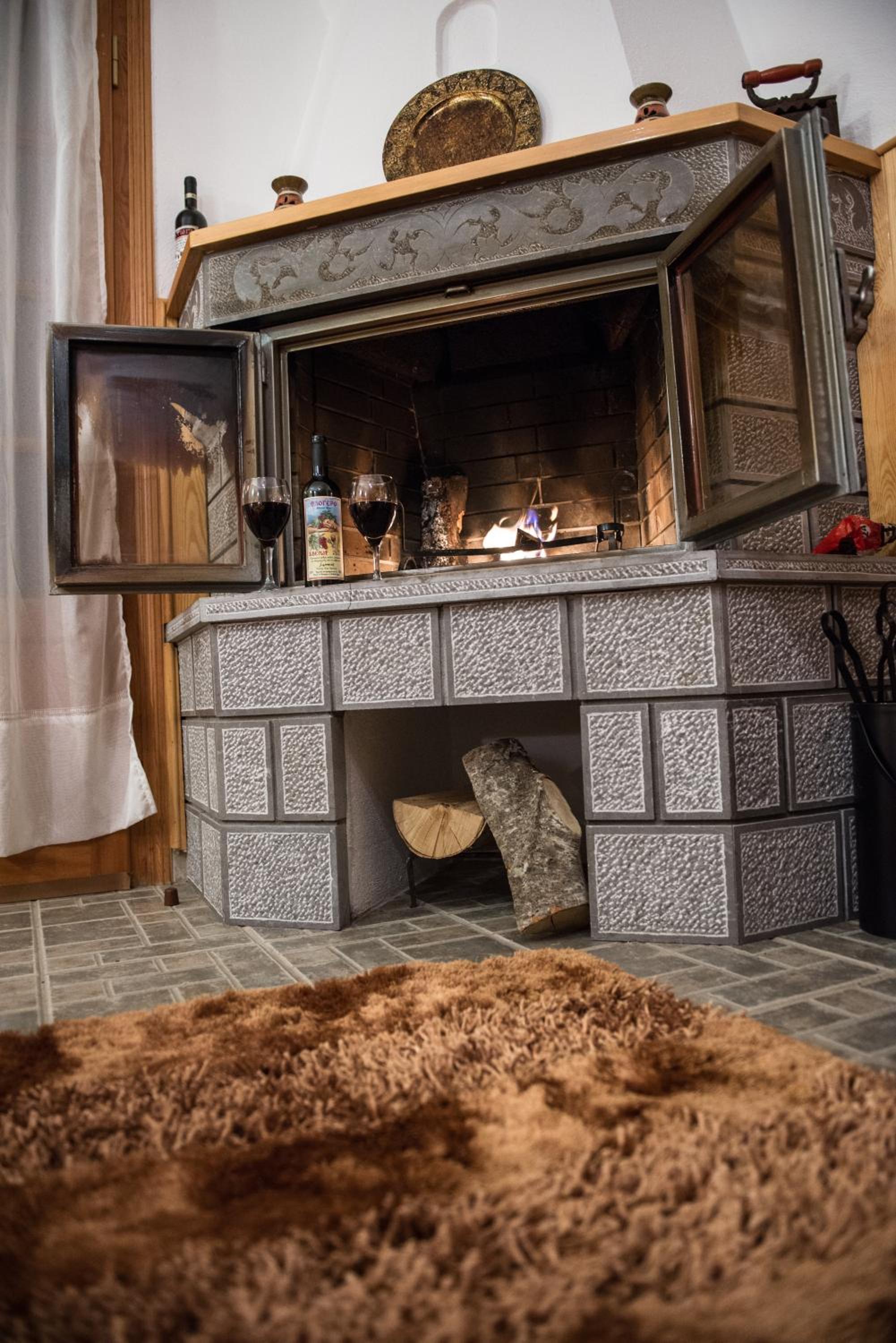 Apartment with Mountain View, Fireplace and Hot Tub photo 2