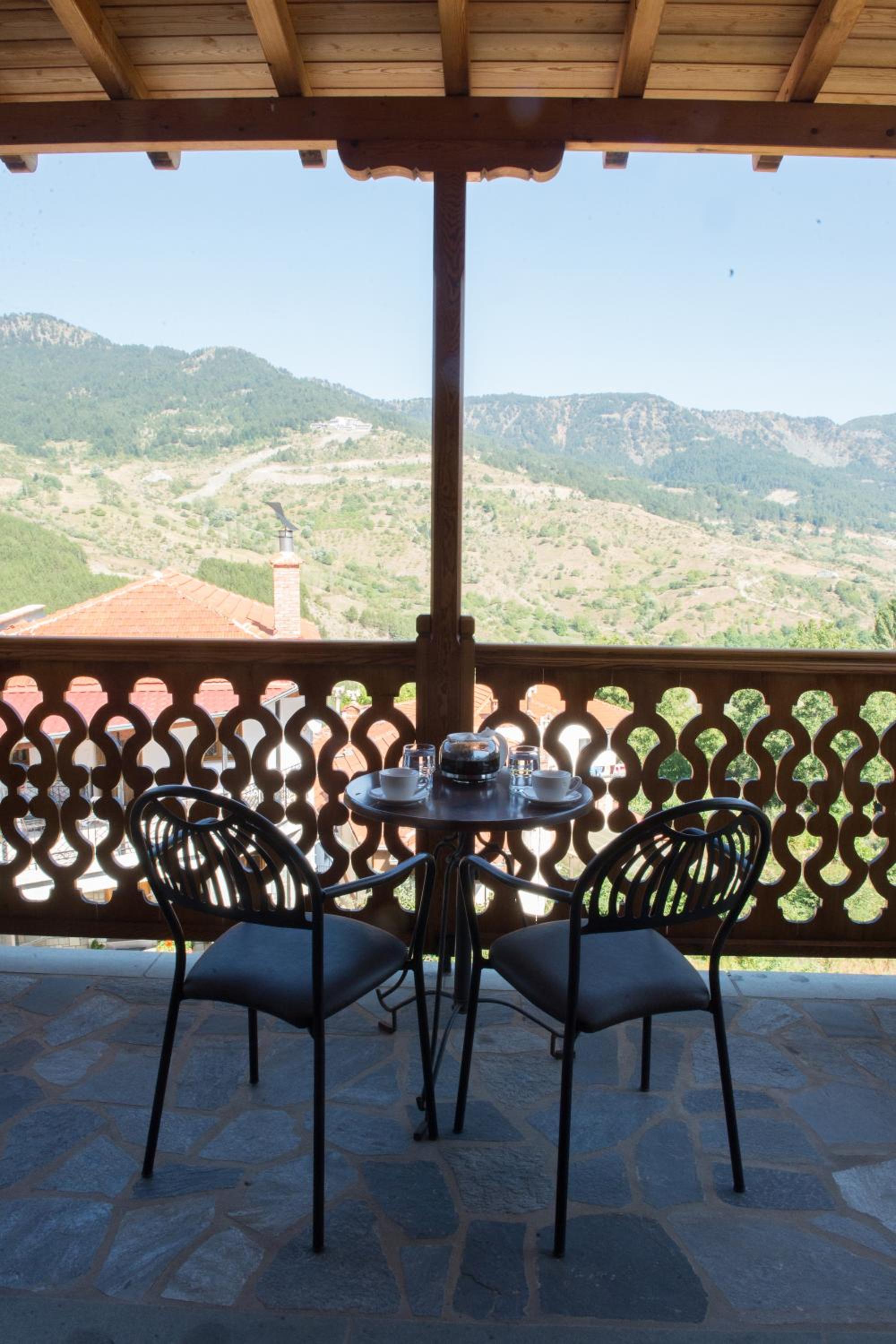 Apartment with Mountain View and Fireplace - Photo 13