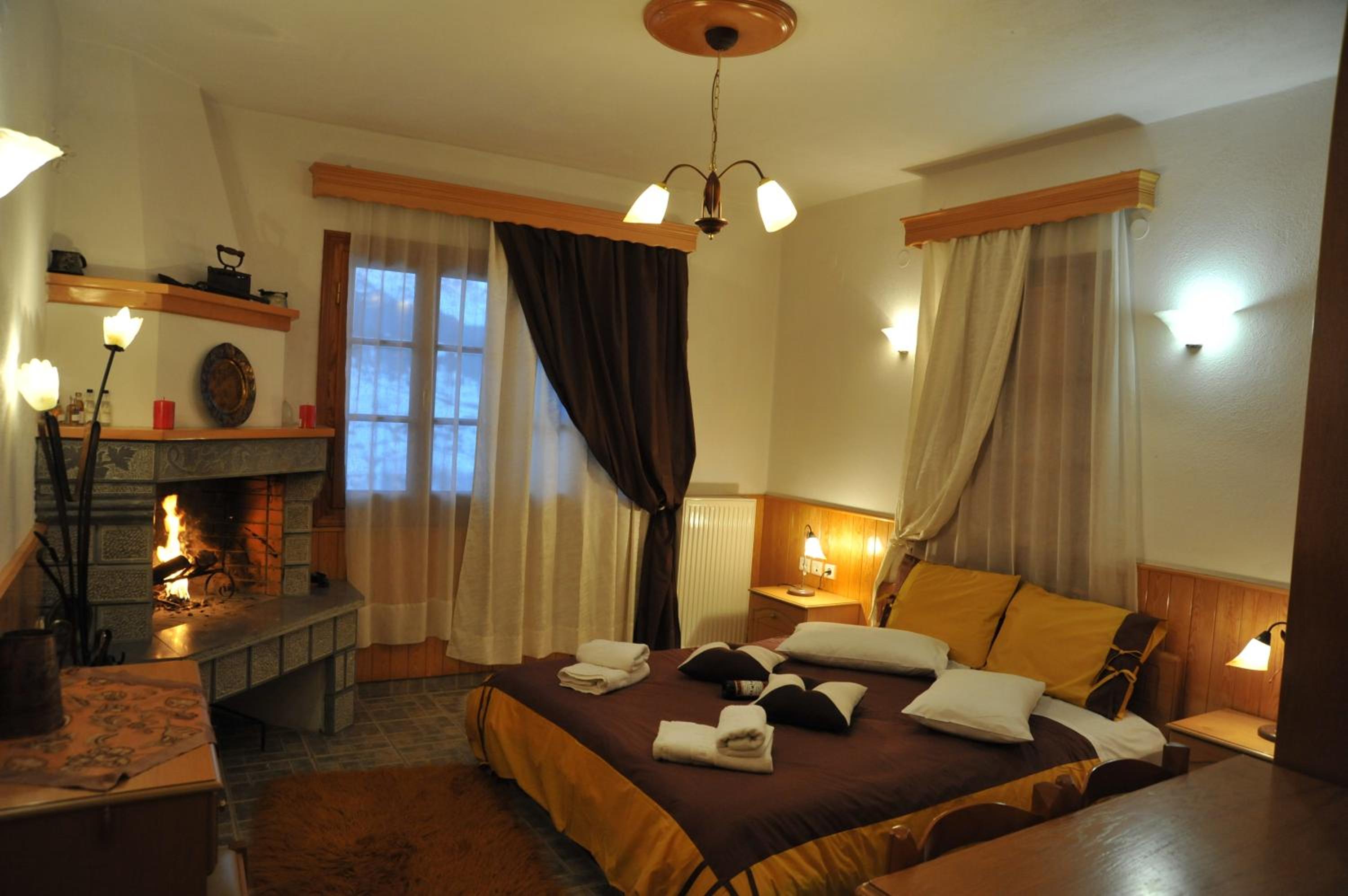 Apartment with Mountain View and Fireplace - Photo 7