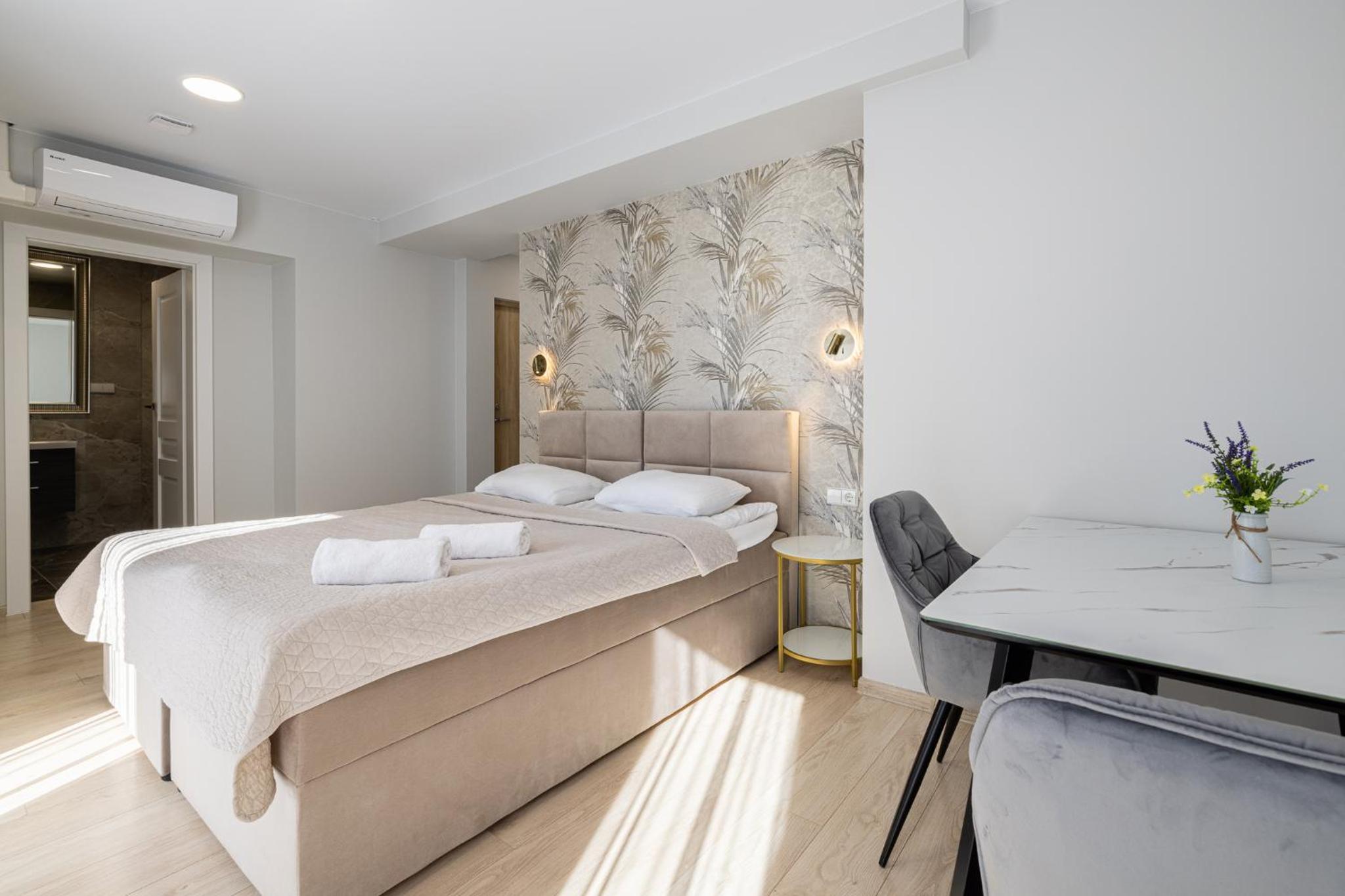 Double Room with Balcony - Photo 5