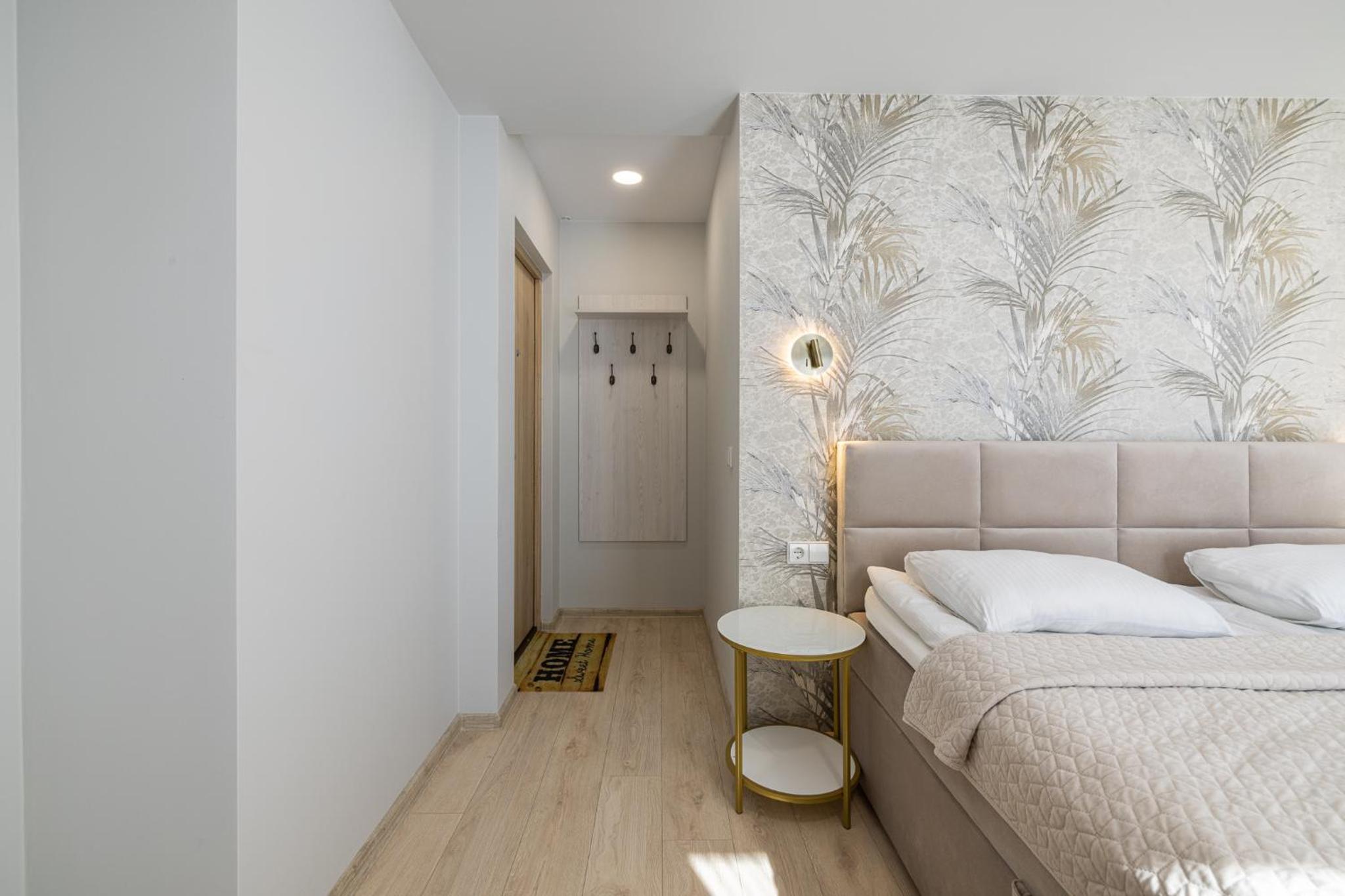 Double Room with Balcony - Photo 6