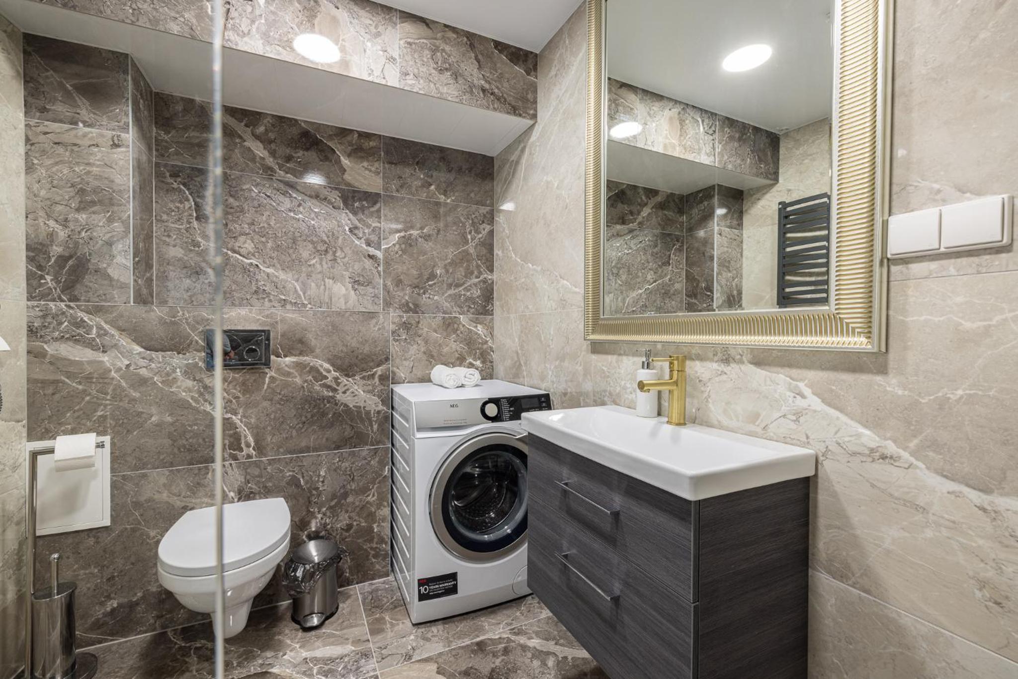 Double Room with Balcony - Photo 7
