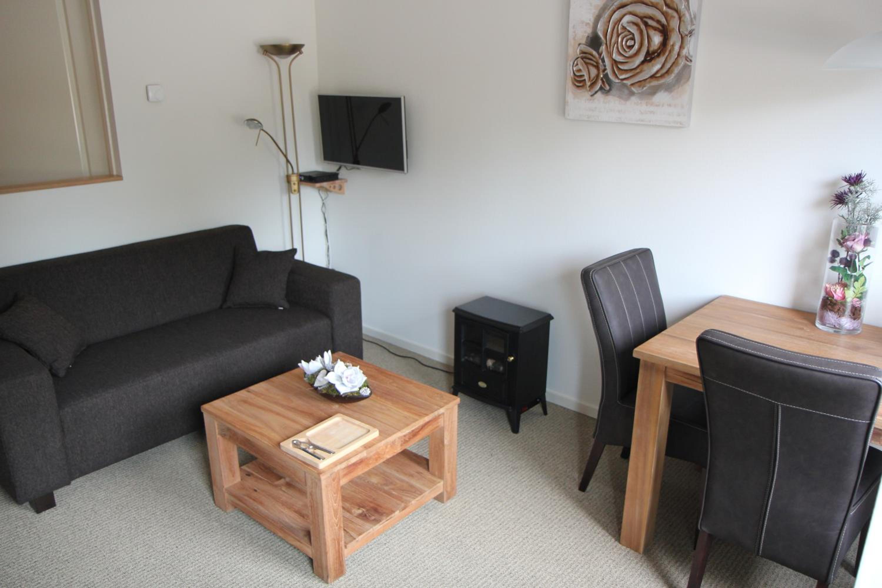 One-Bedroom Apartment photo 1