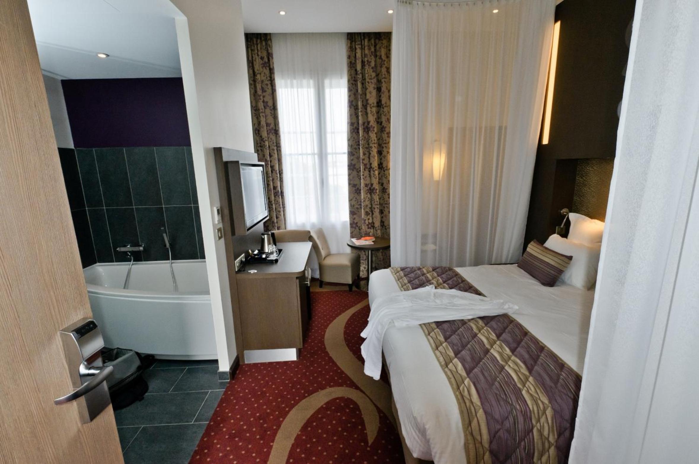 Deluxe Suite (4 Adults) photo 3