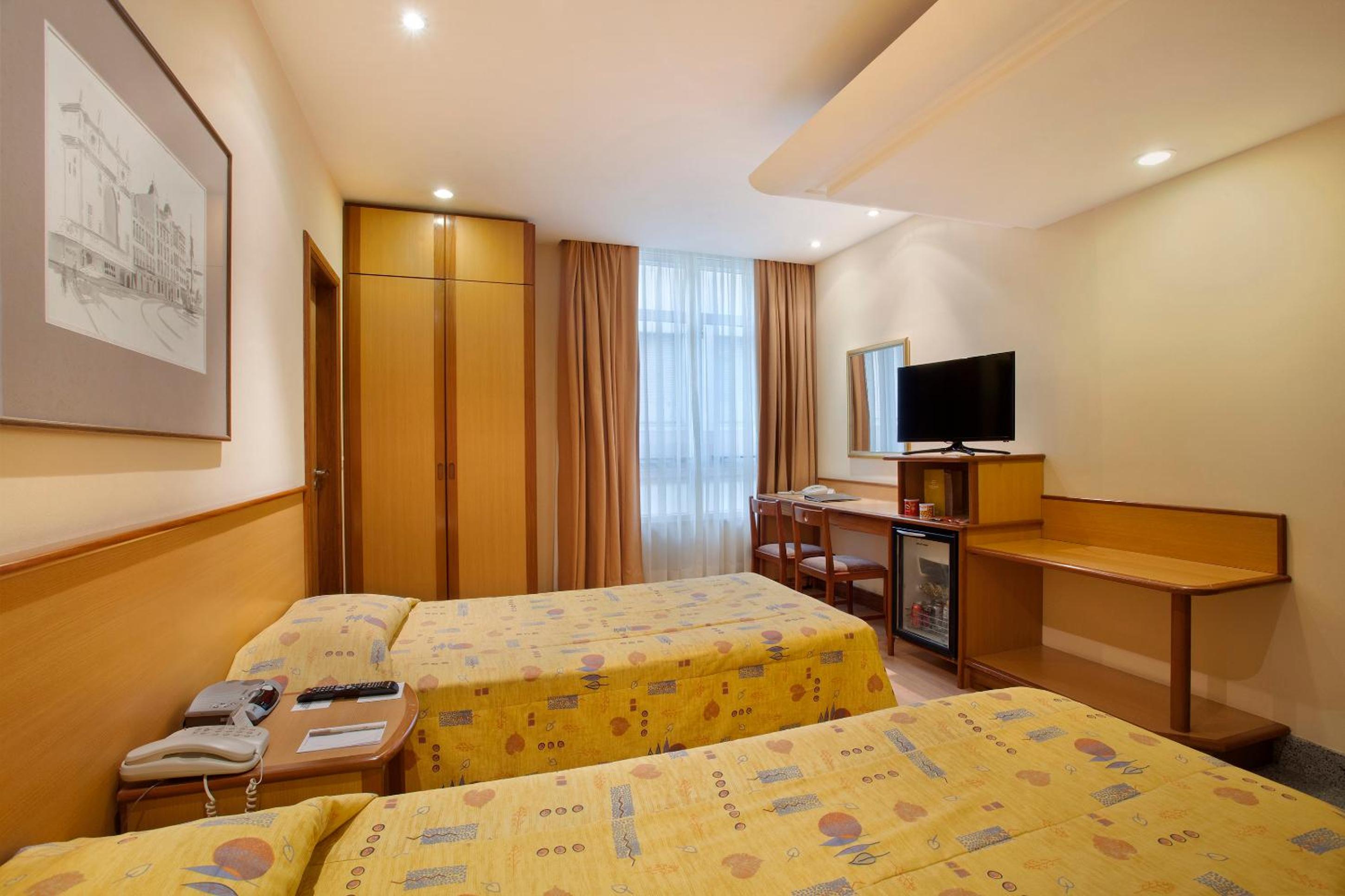 Standard Double Room thumbnail 5