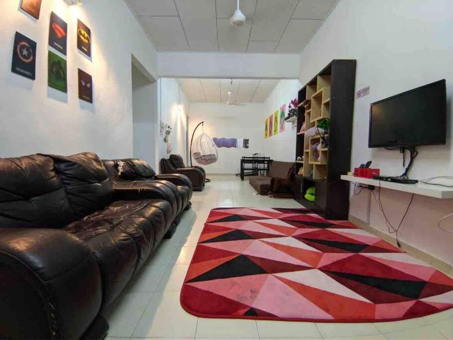 Three-Bedroom House photo 1