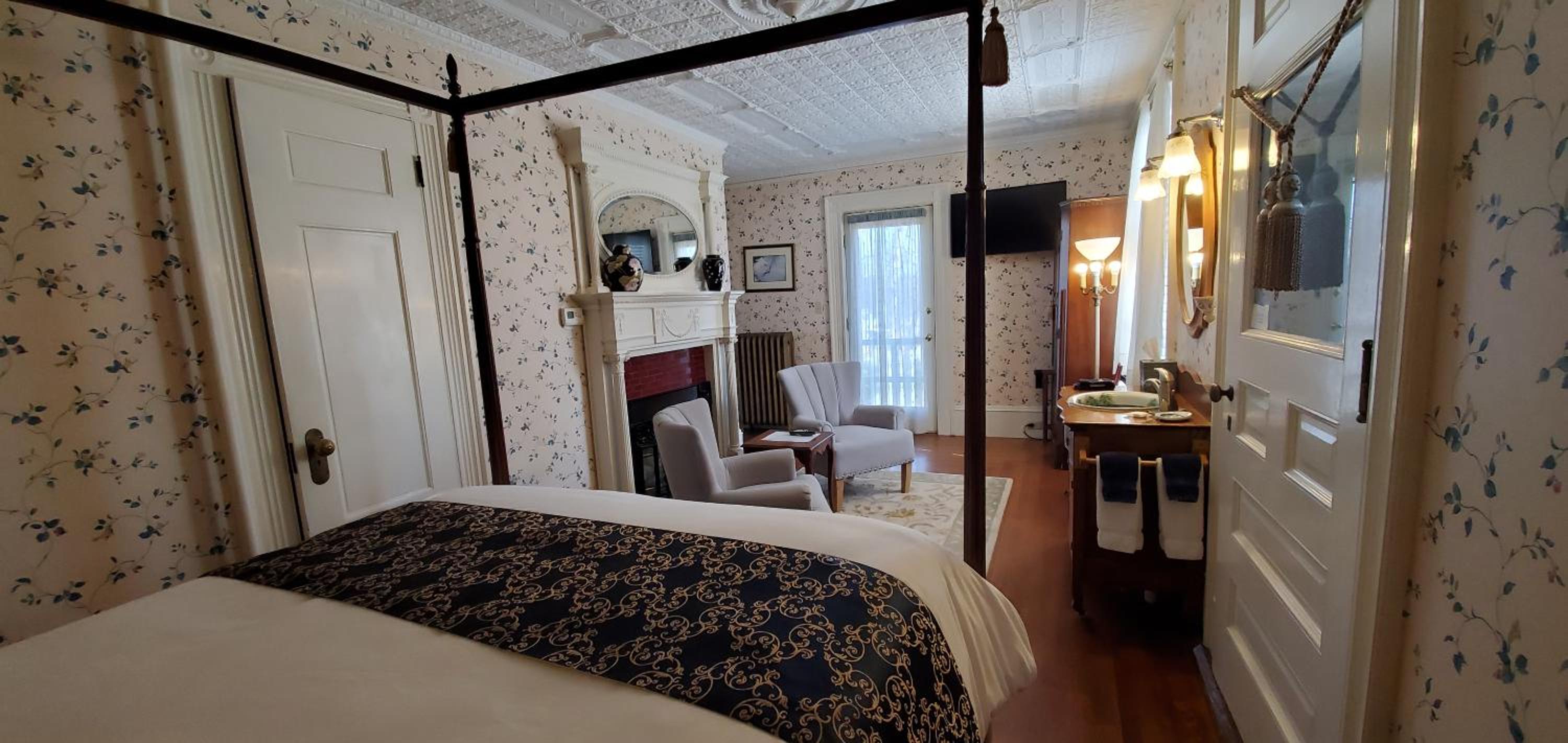 Queen Room - Library