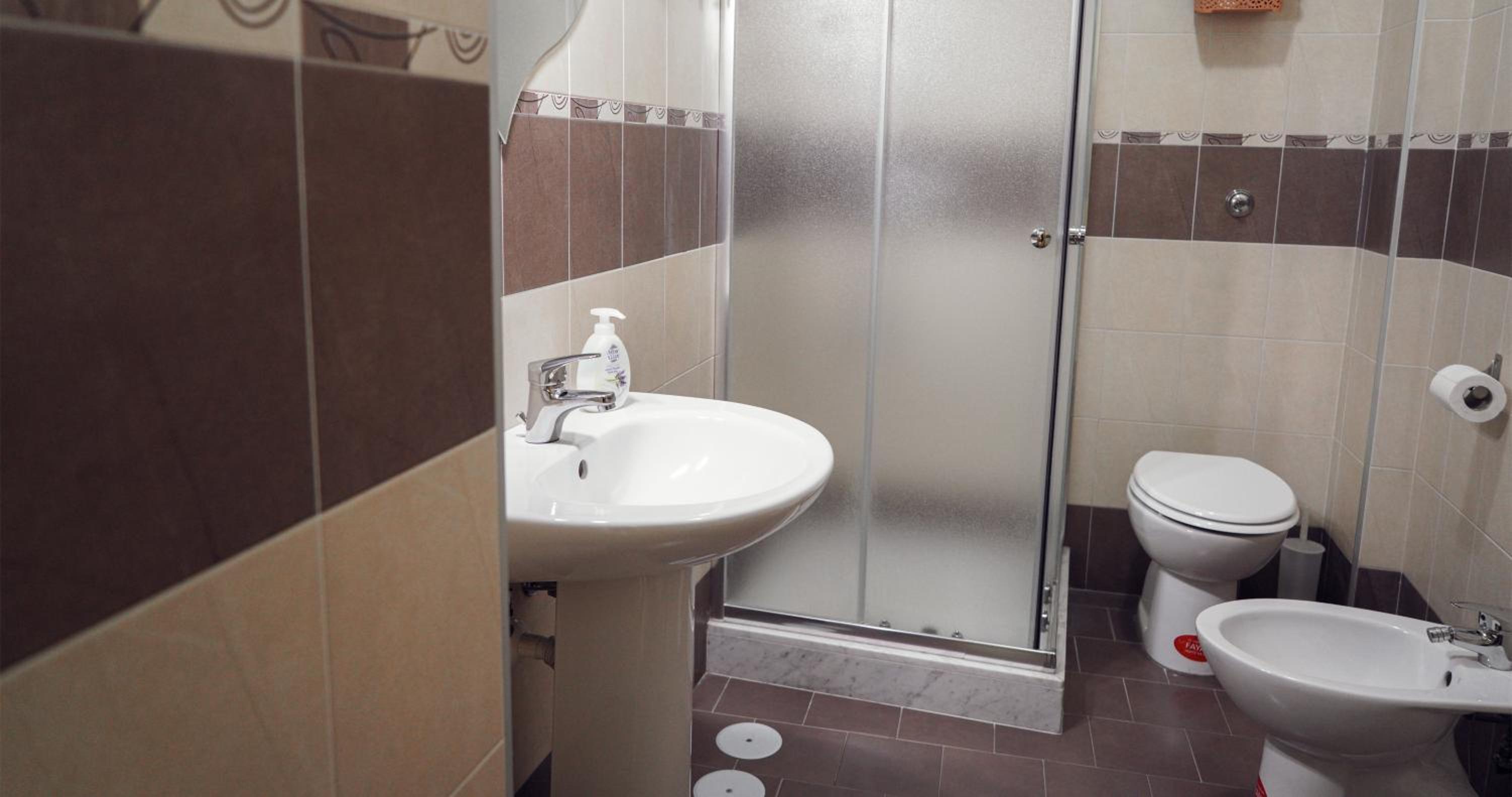 Double Room with Private Bathroom photo 2