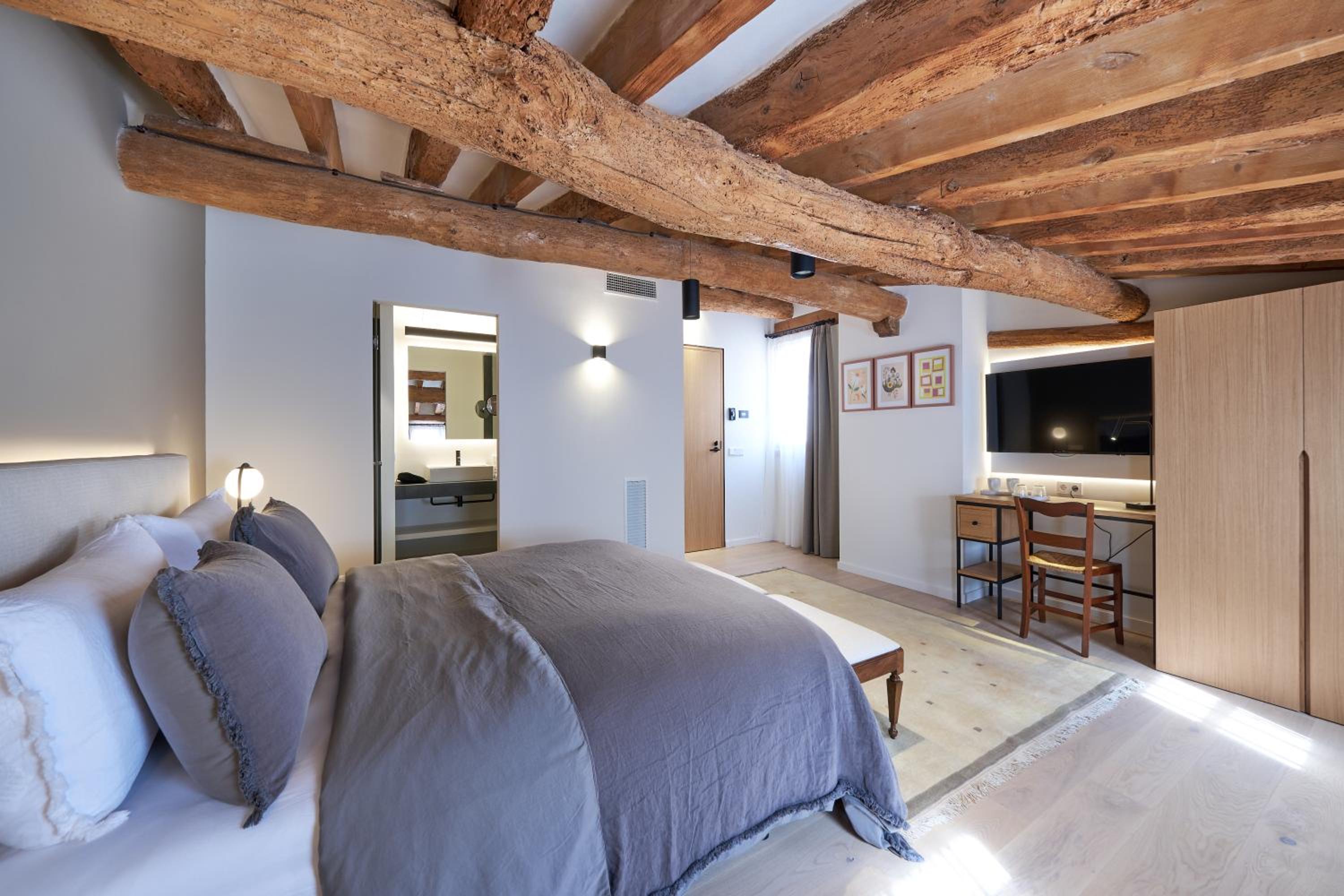 Deluxe Double Room - Photo 7