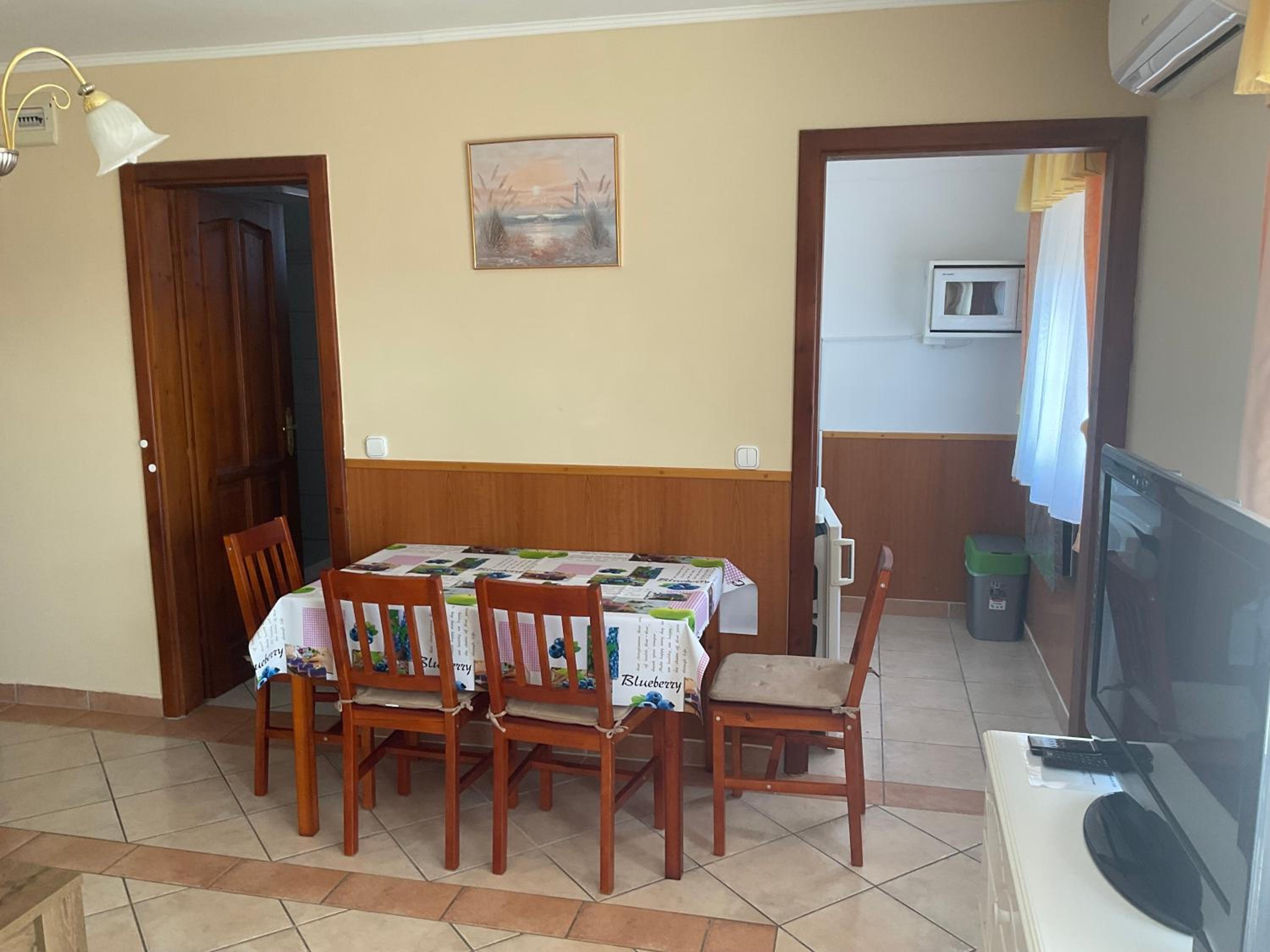 One-Bedroom Apartment with Balcony and City View photo 3