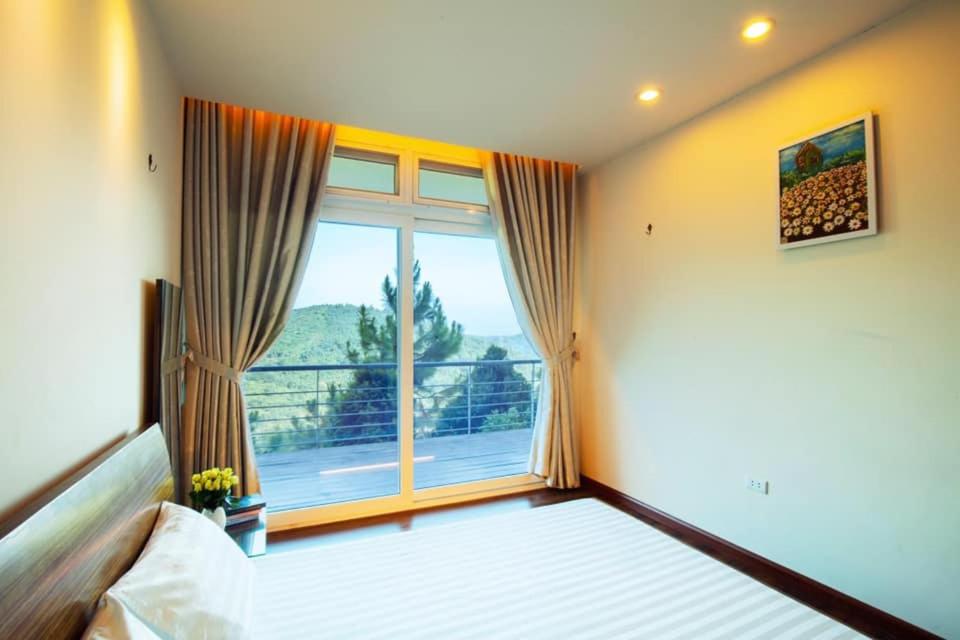 Family Room with Mountain View