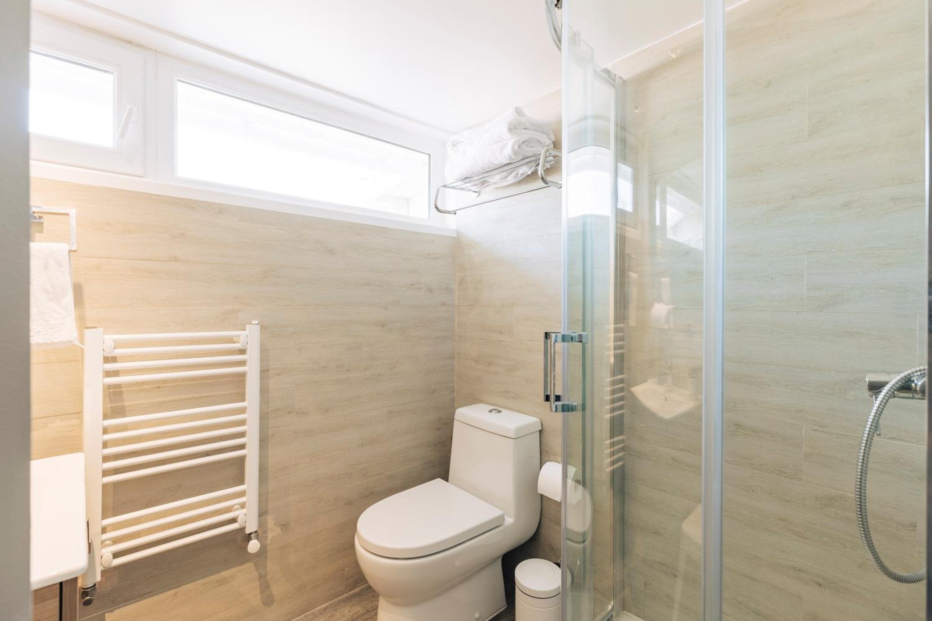 Double Room - Photo 12