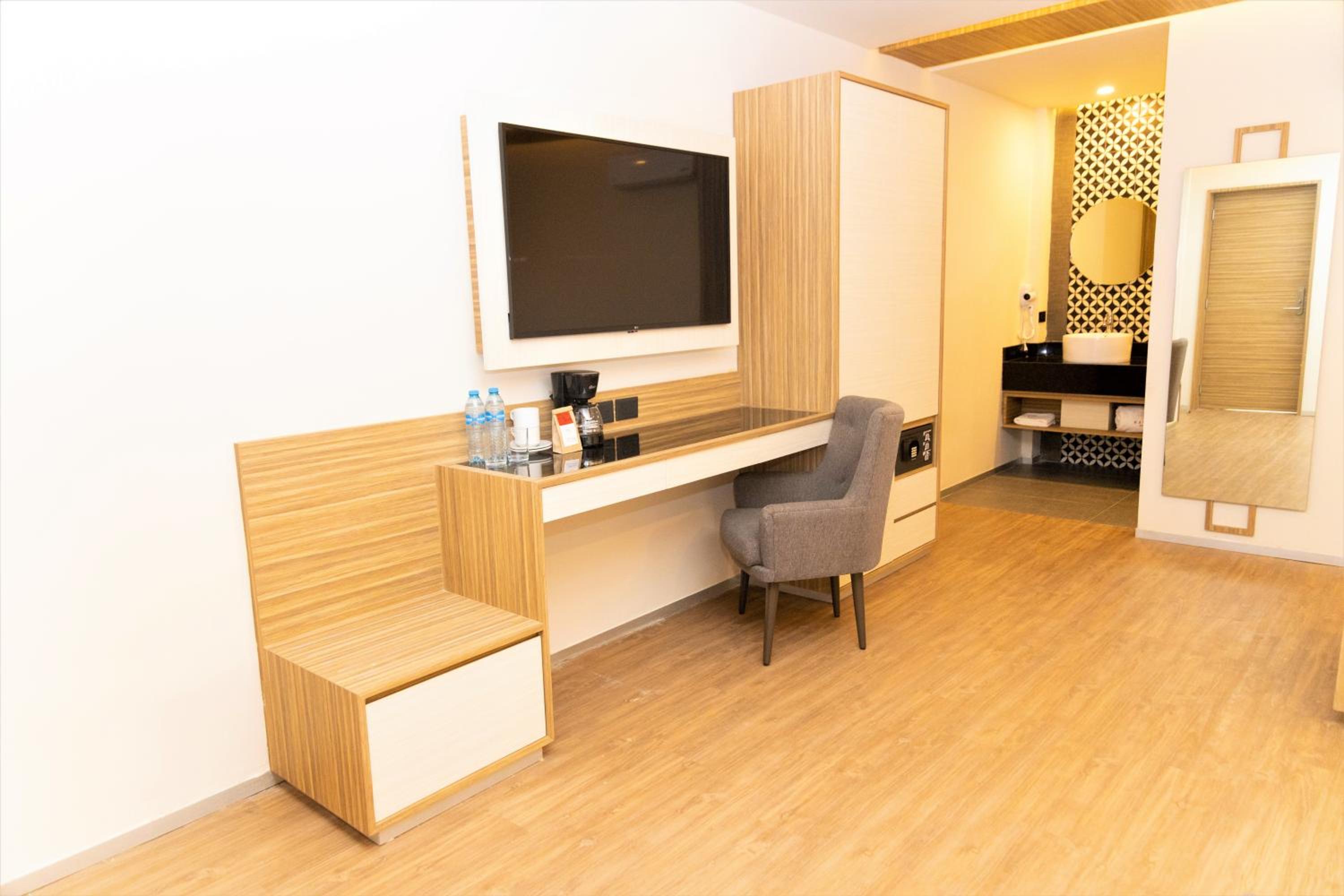 Standard Double Room with Two Double Beds - Photo 15