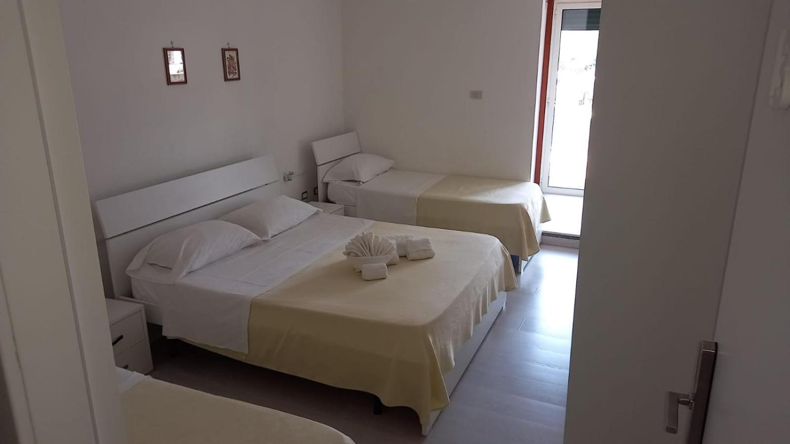 Quadruple Room with Private Bathroom photo 1