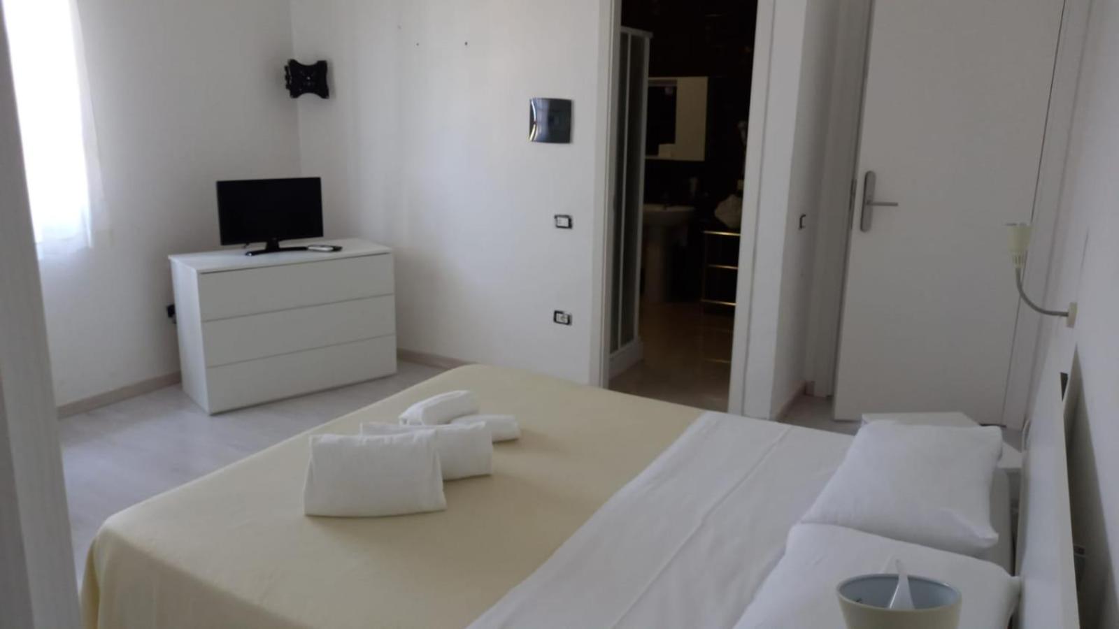 Triple Room with Private Bathroom photo 1