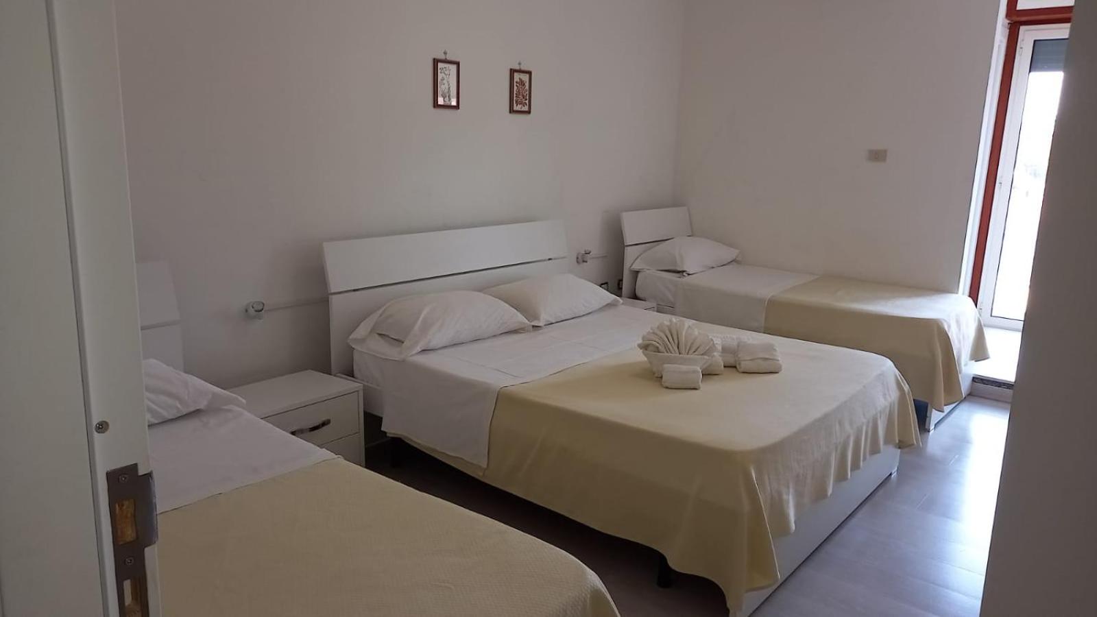 Quadruple Room with Private Bathroom photo 3