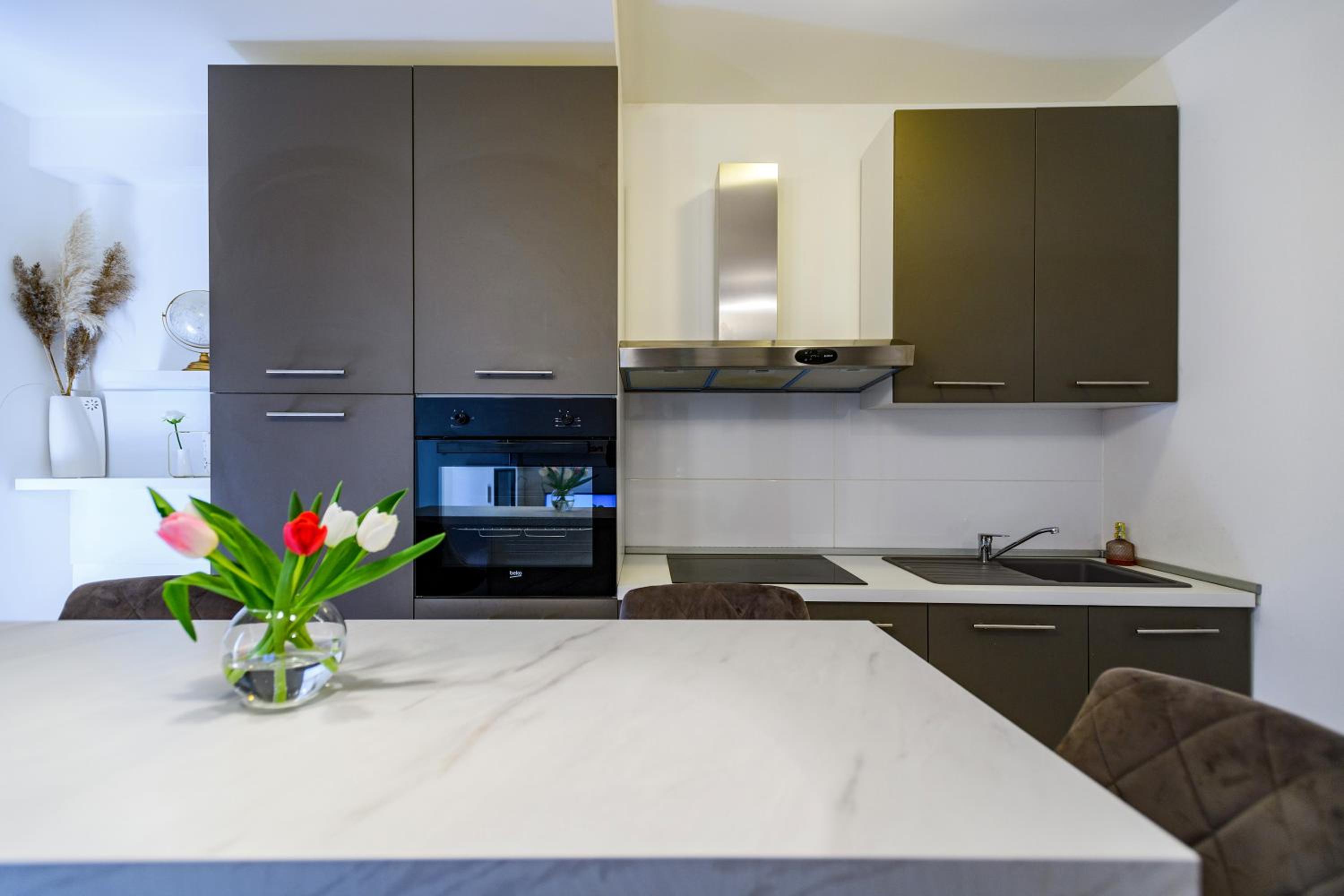 One-Bedroom Apartment - Photo 6