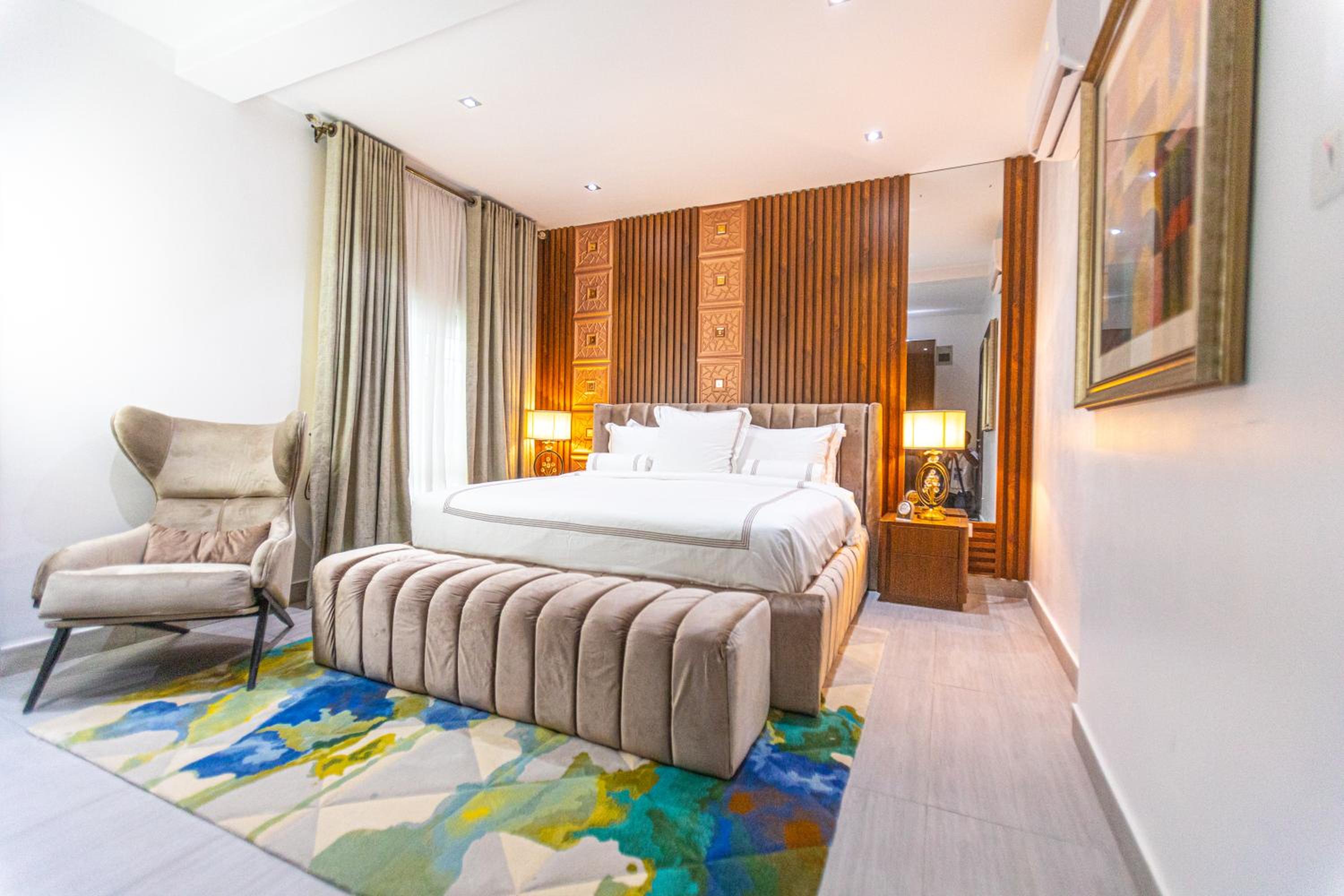 Deluxe King Room photo 1