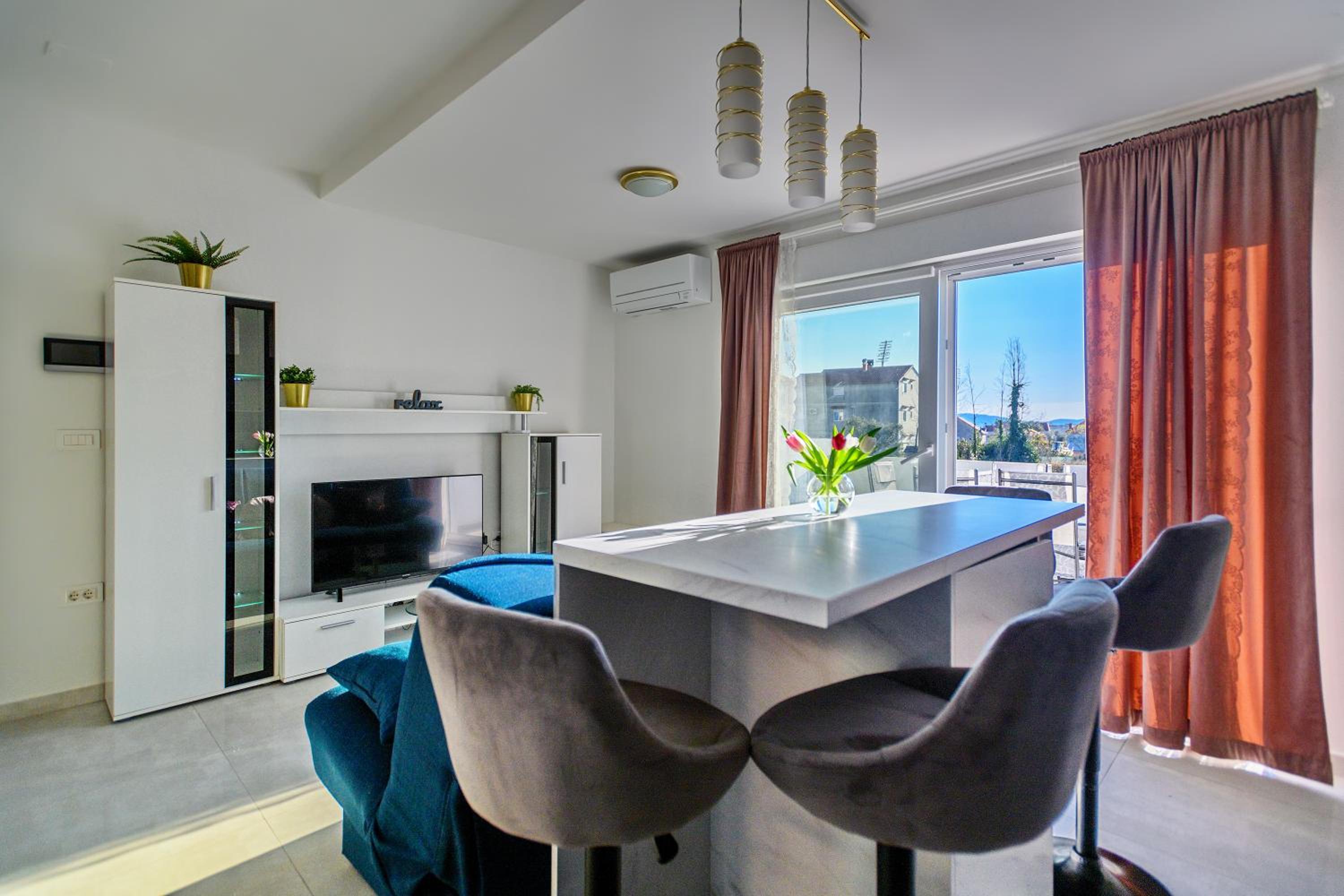 One-Bedroom Apartment - Photo 8