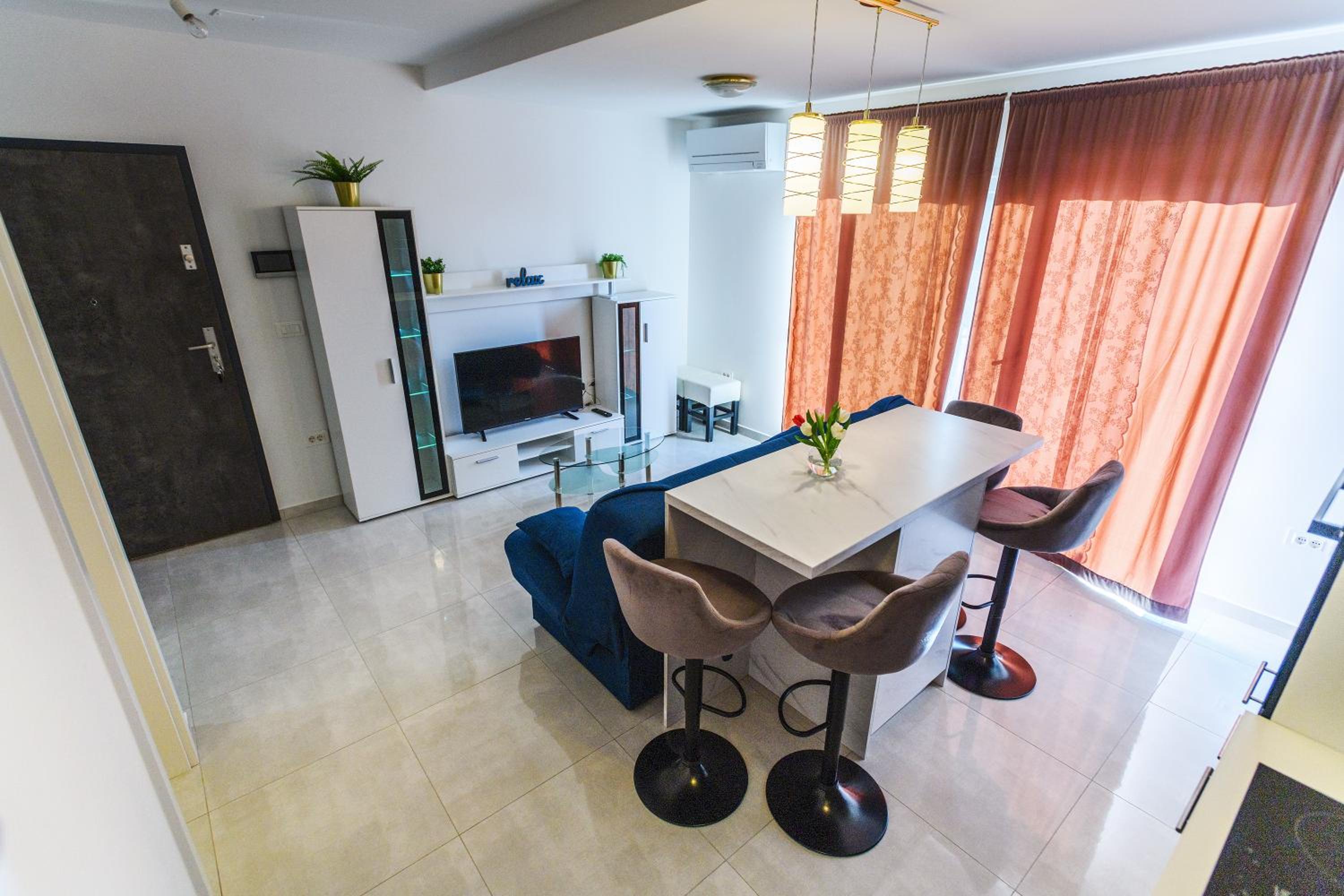 One-Bedroom Apartment - Photo 16