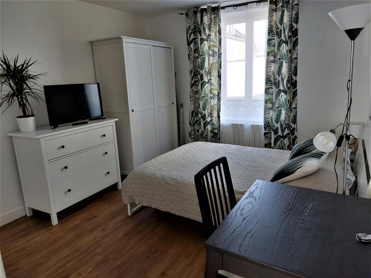 Studio (2 Adults)