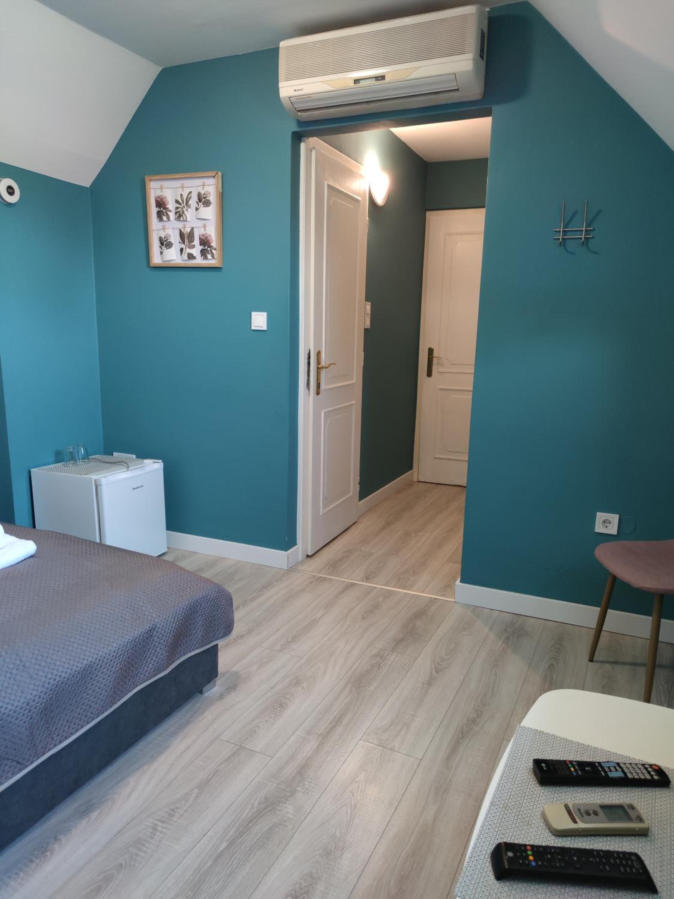 Standard Queen Room - Photo 1