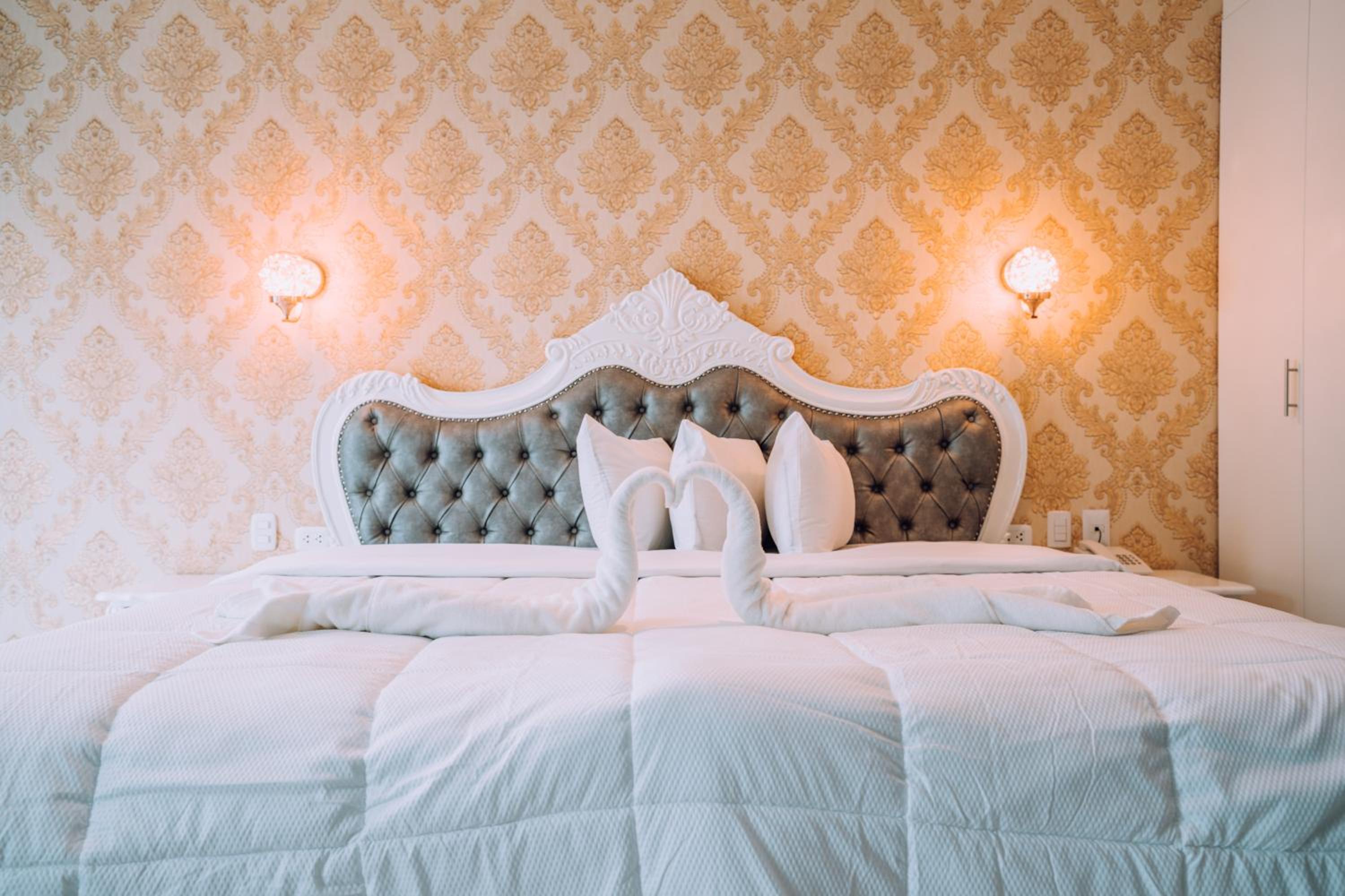 Deluxe Suite with Spa Bath