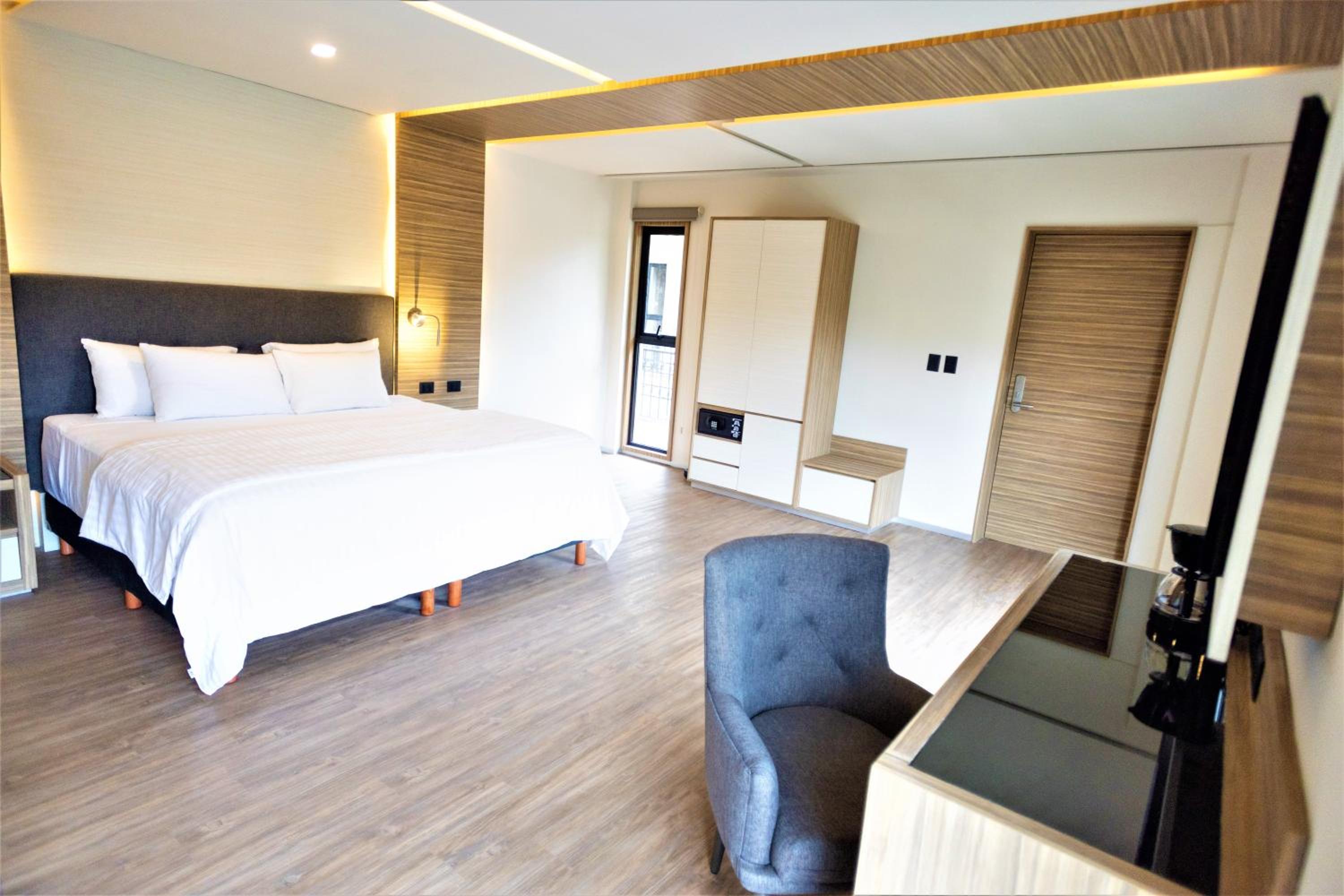 Superior King Room - Photo 10
