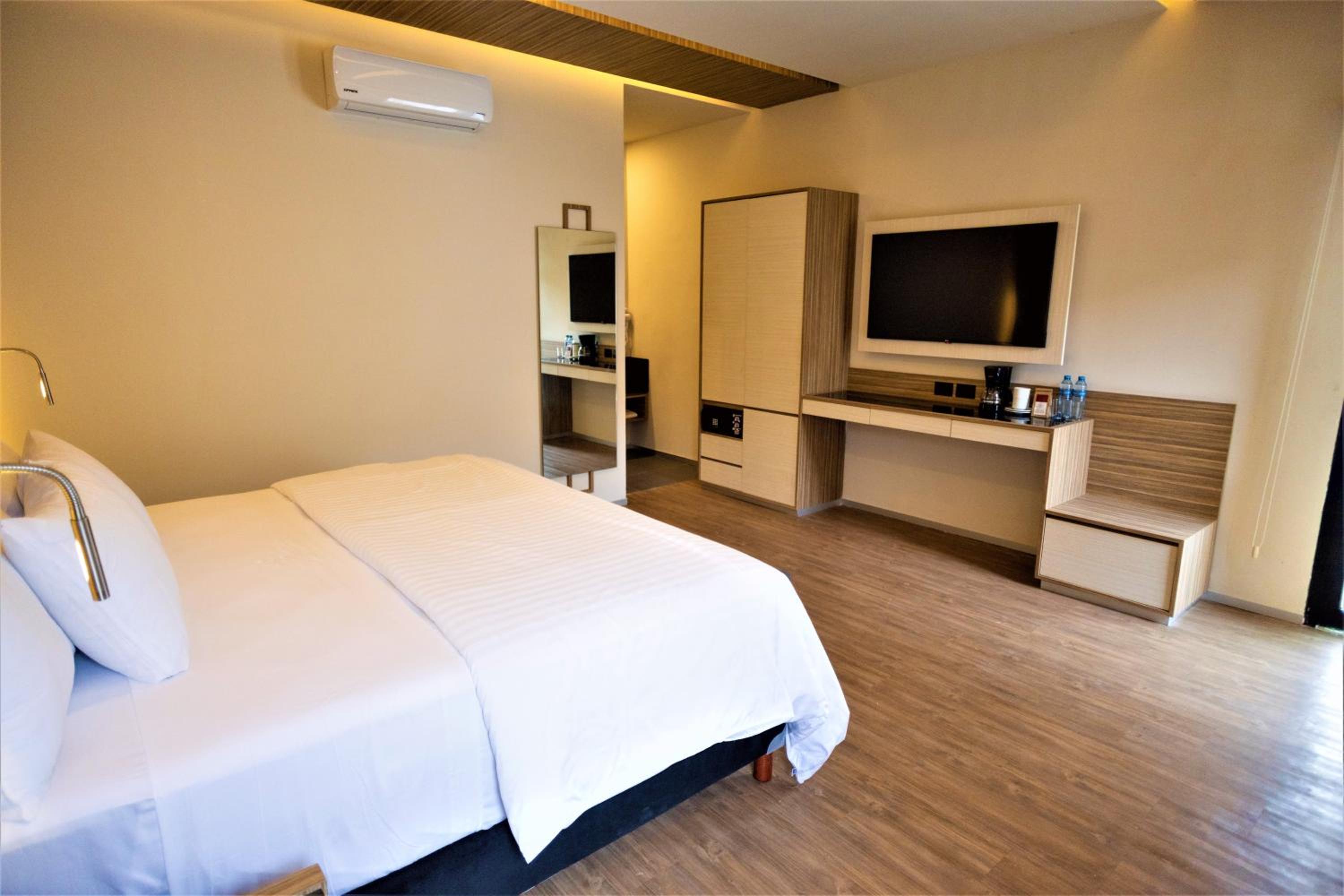 Standard Double Room - Photo 9