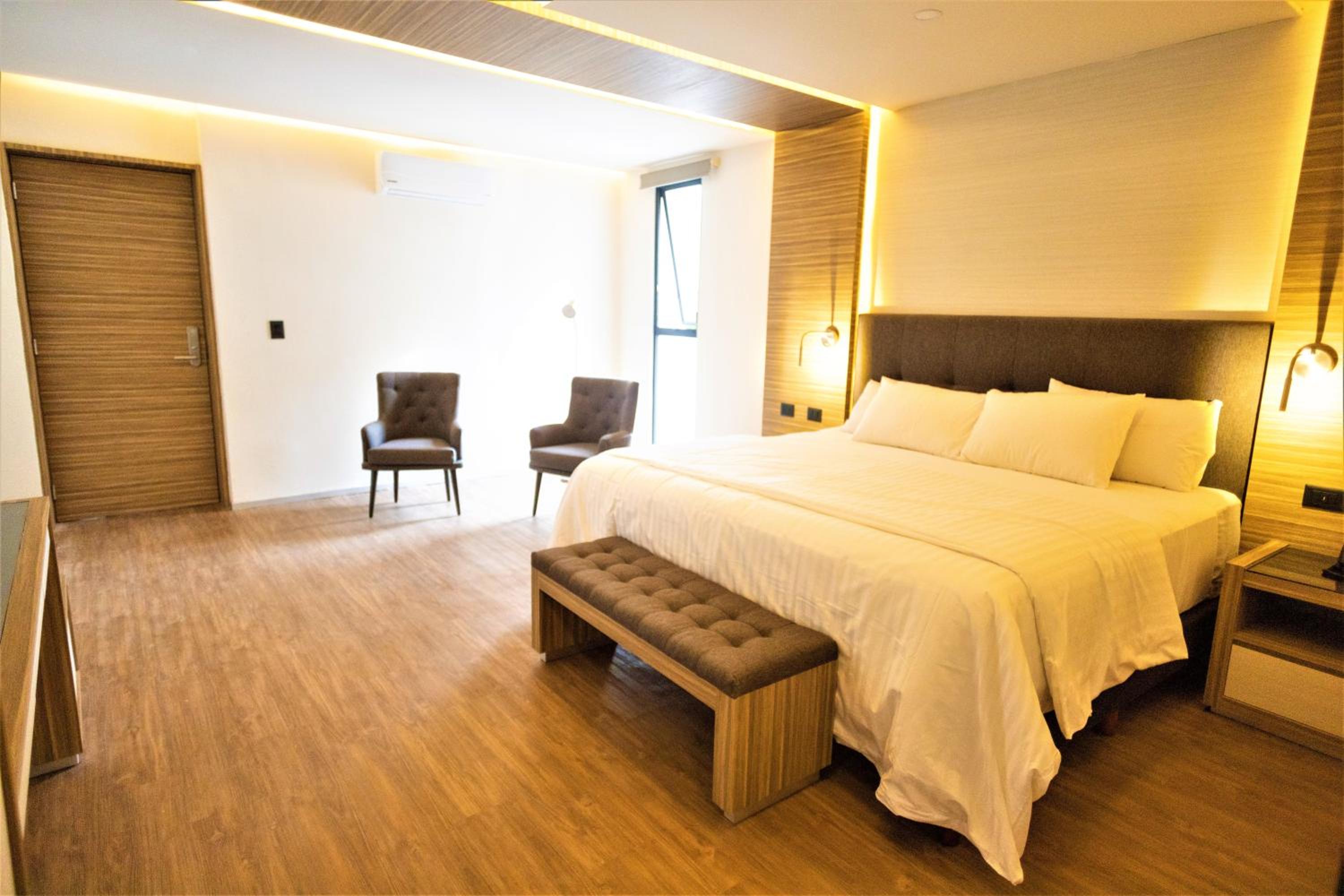 Superior King Room - Photo 6