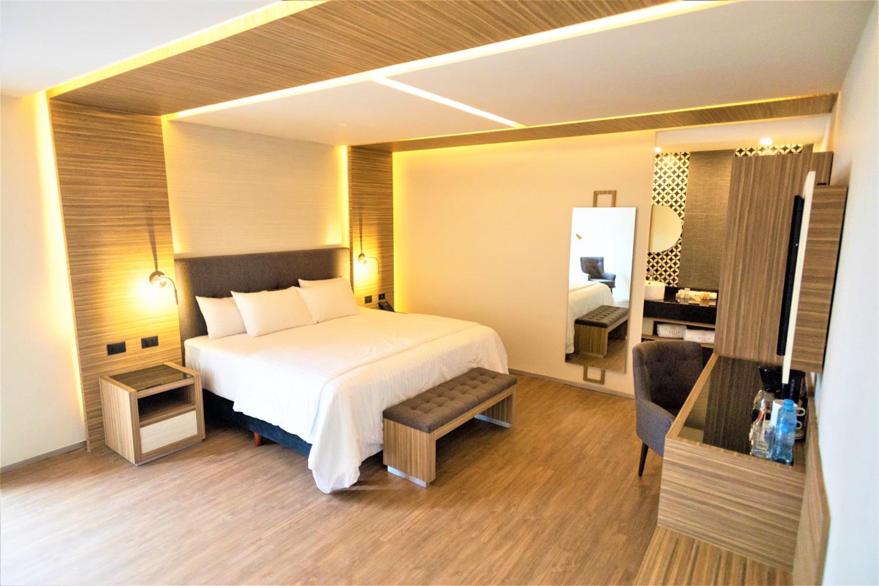 Superior King Room - Photo 1