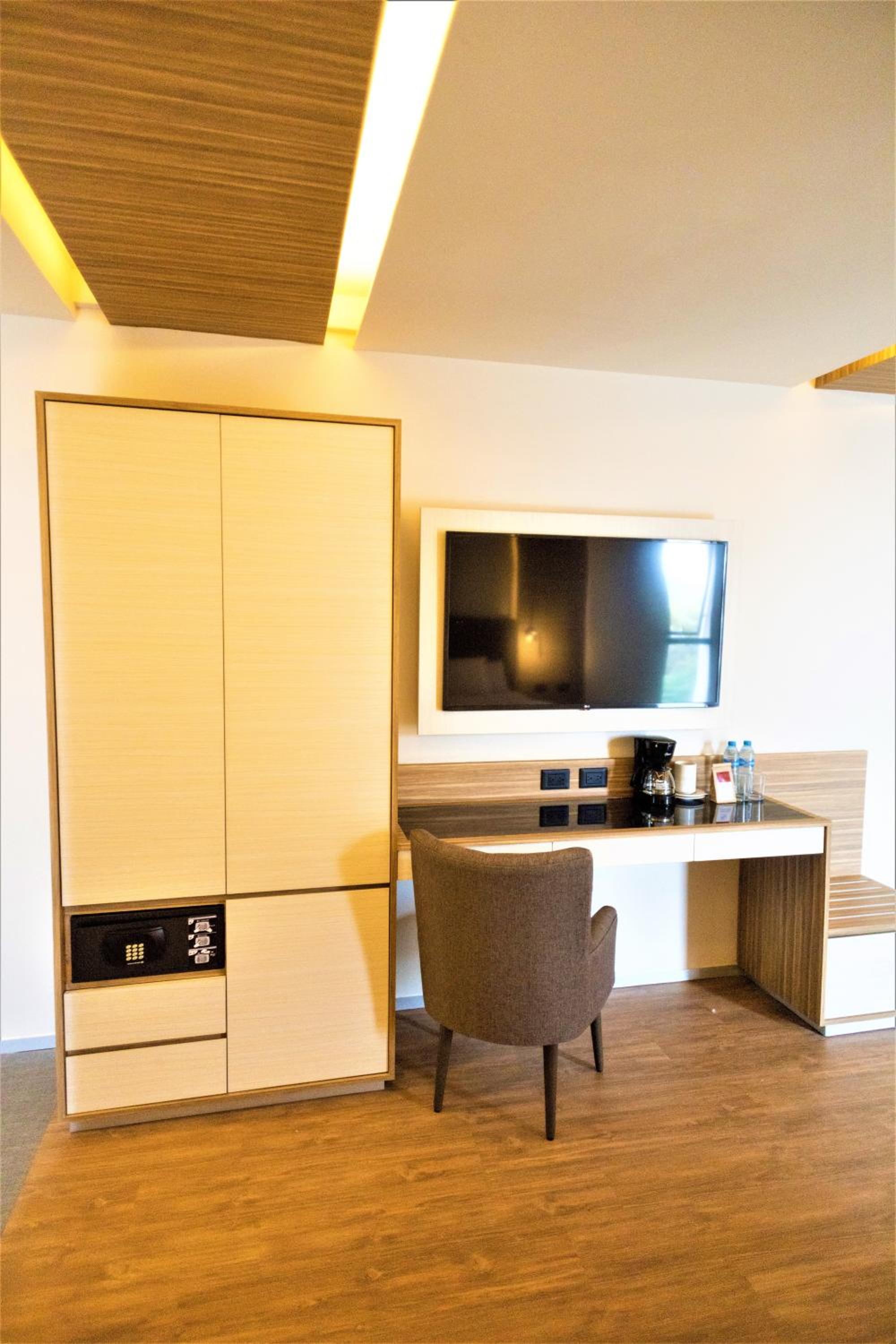 Standard Double Room - Photo 11