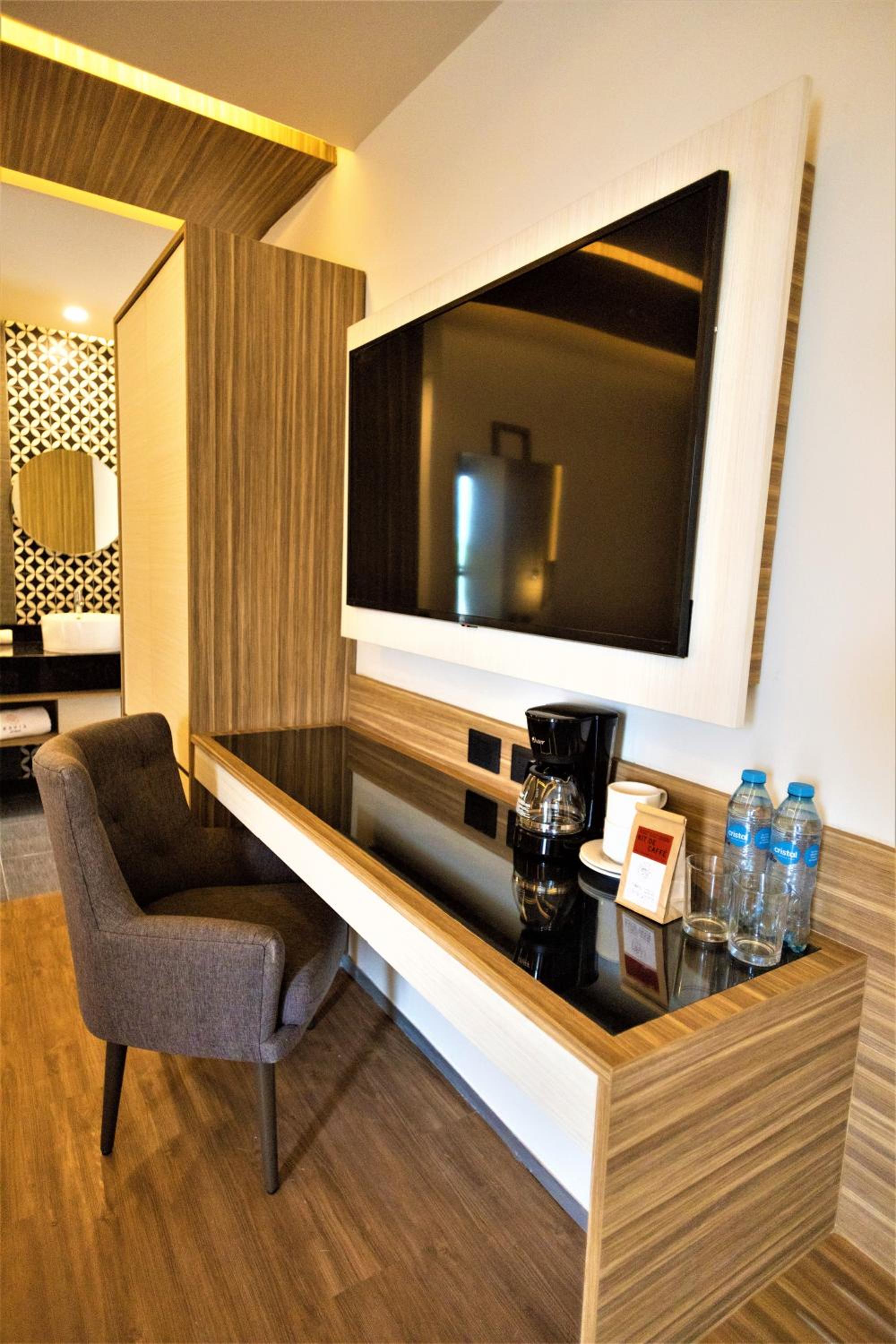 Superior King Room - Photo 8