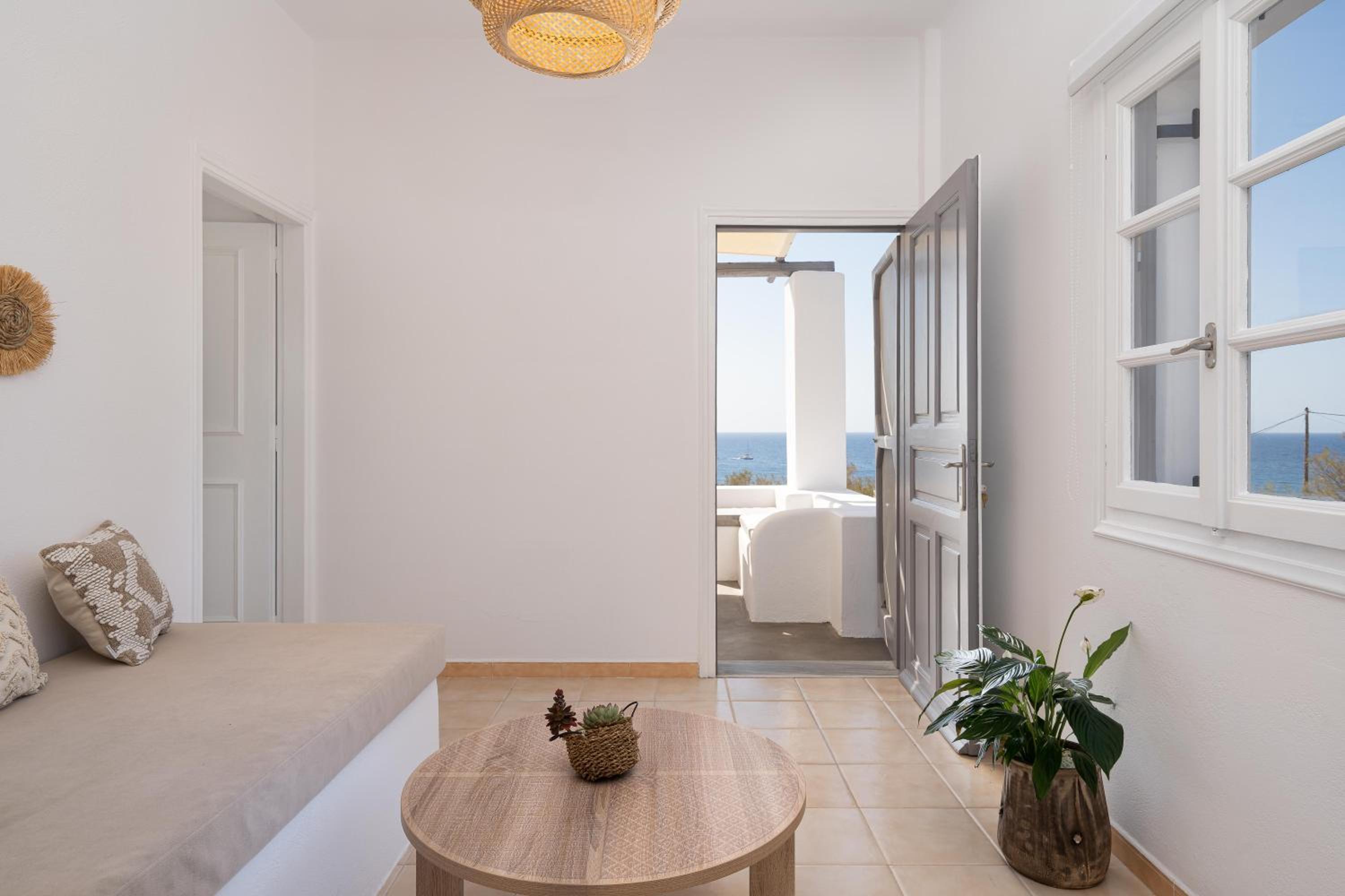 One-Bedroom Apartment - Photo 2