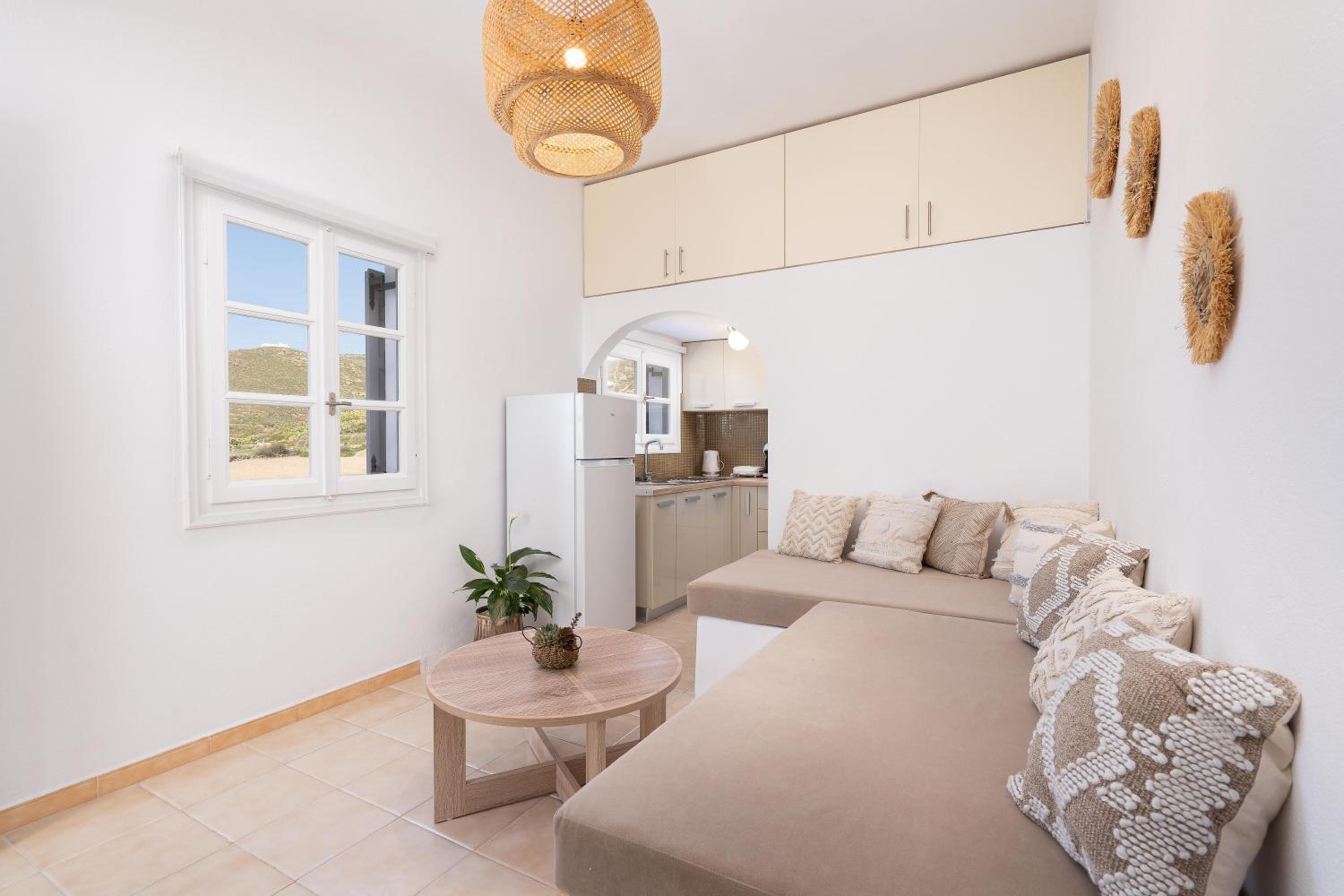 One-Bedroom Apartment - Photo 3