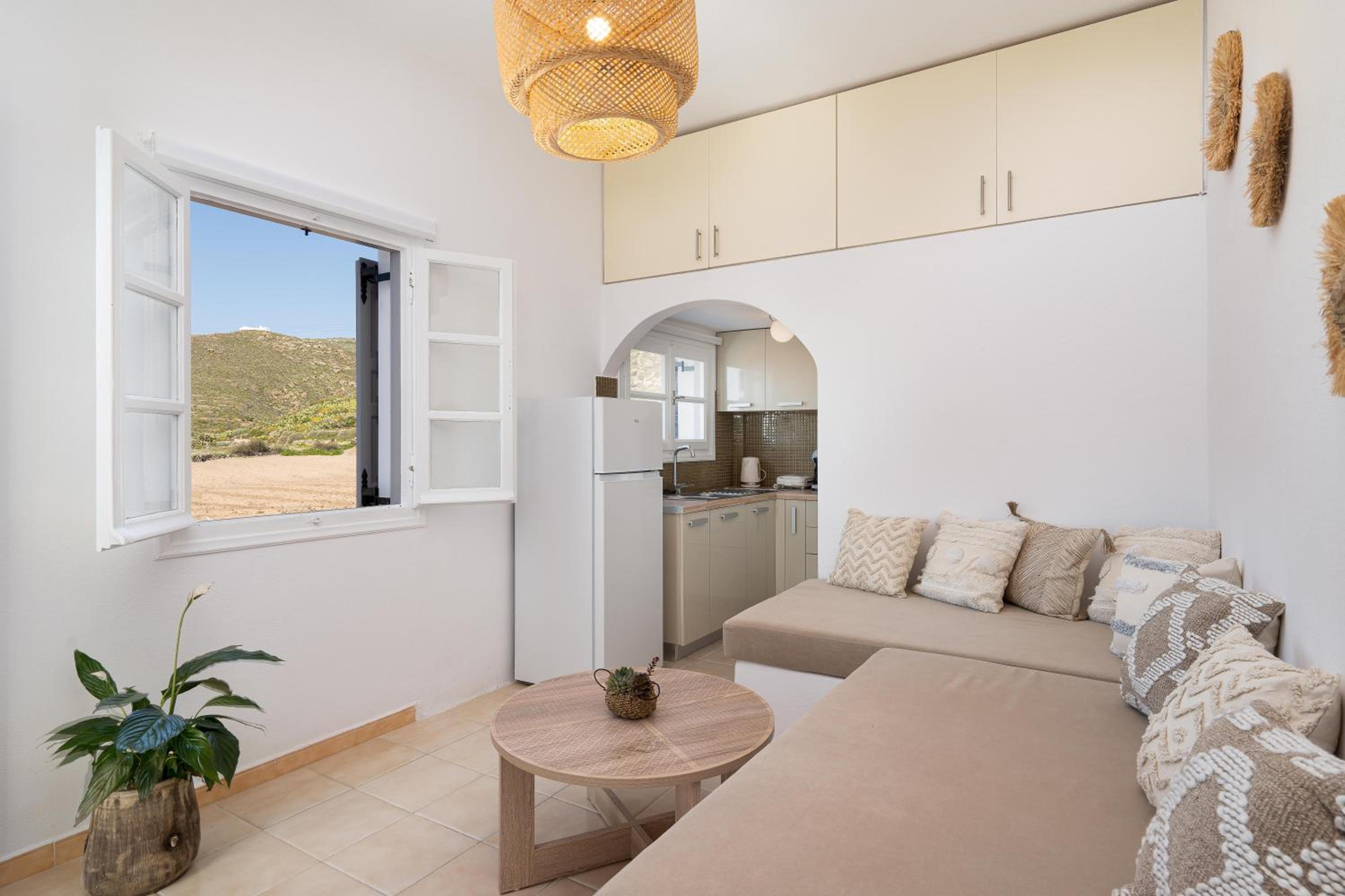 One-Bedroom Apartment - Photo 4