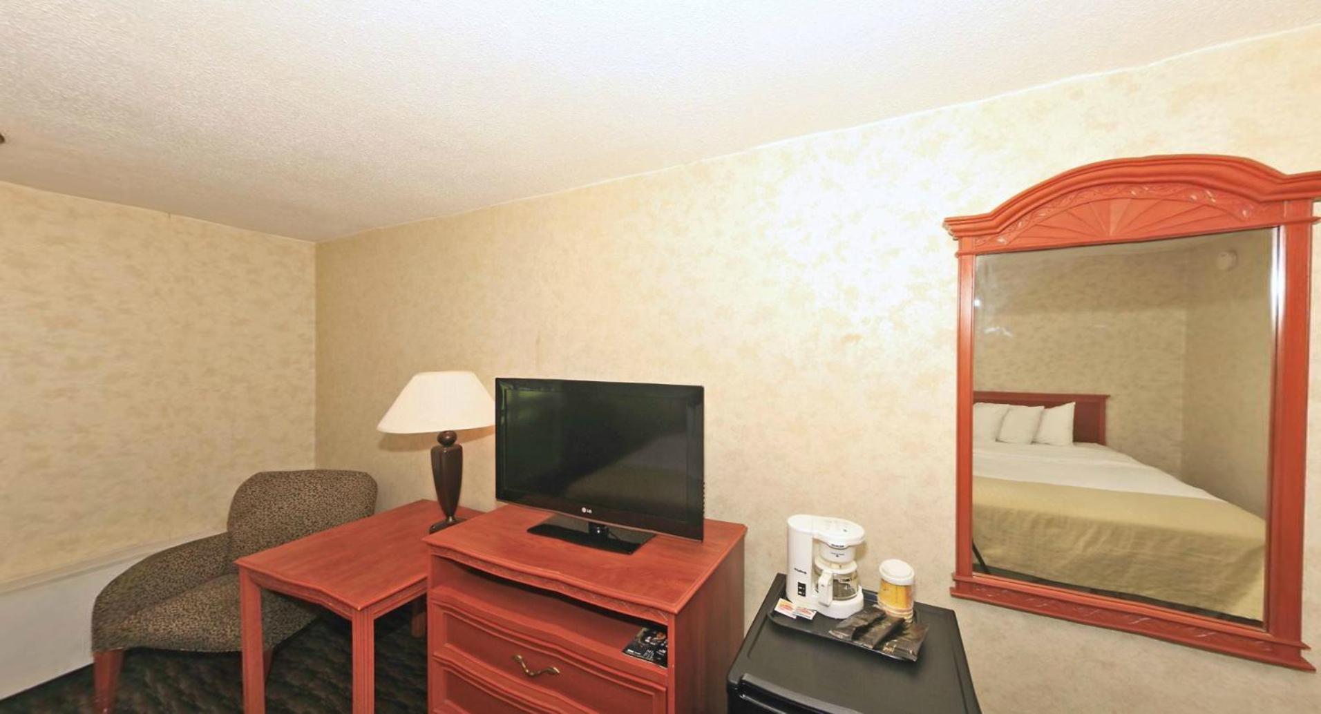 Double Room with Two Double Beds - Non-Smoking - Photo 4