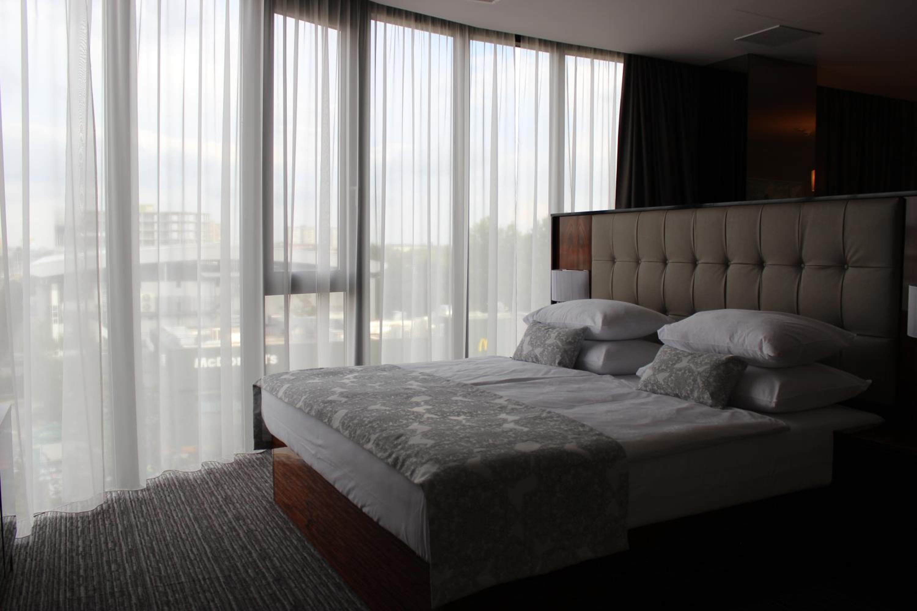 Deluxe Suite with Terrace photo 2