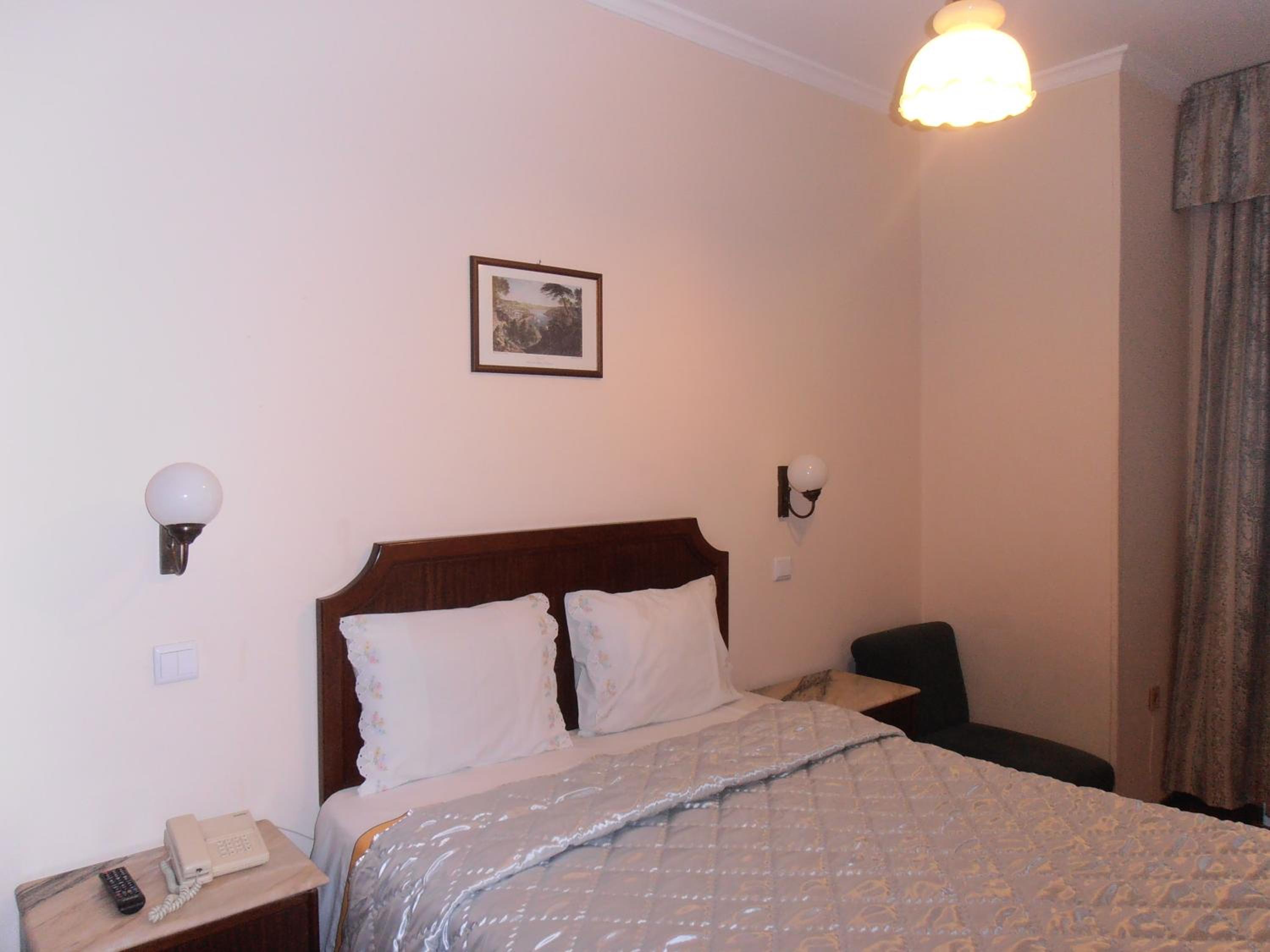 Double Room with City View - Photo 5