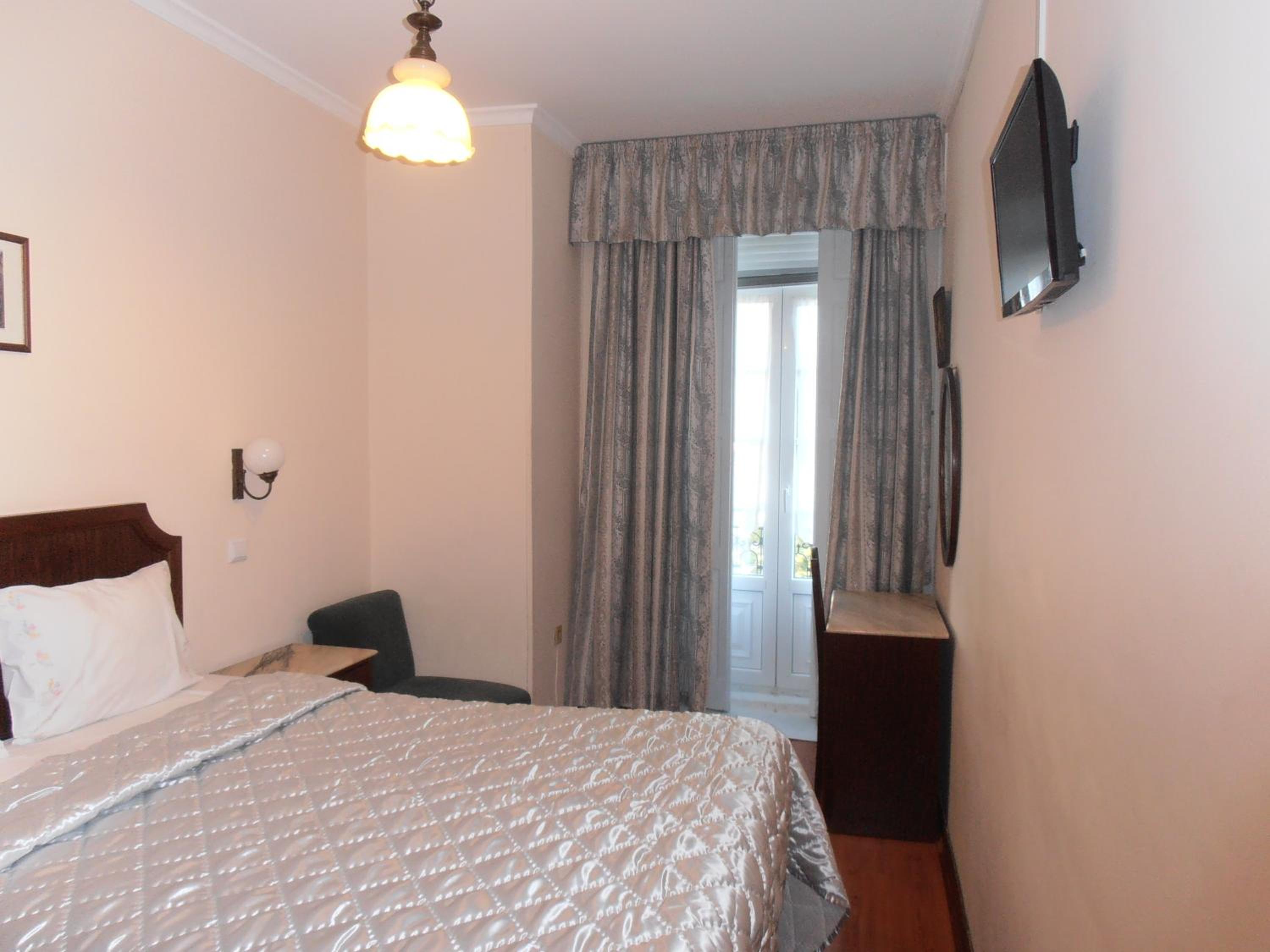 Double Room with City View - Photo 12