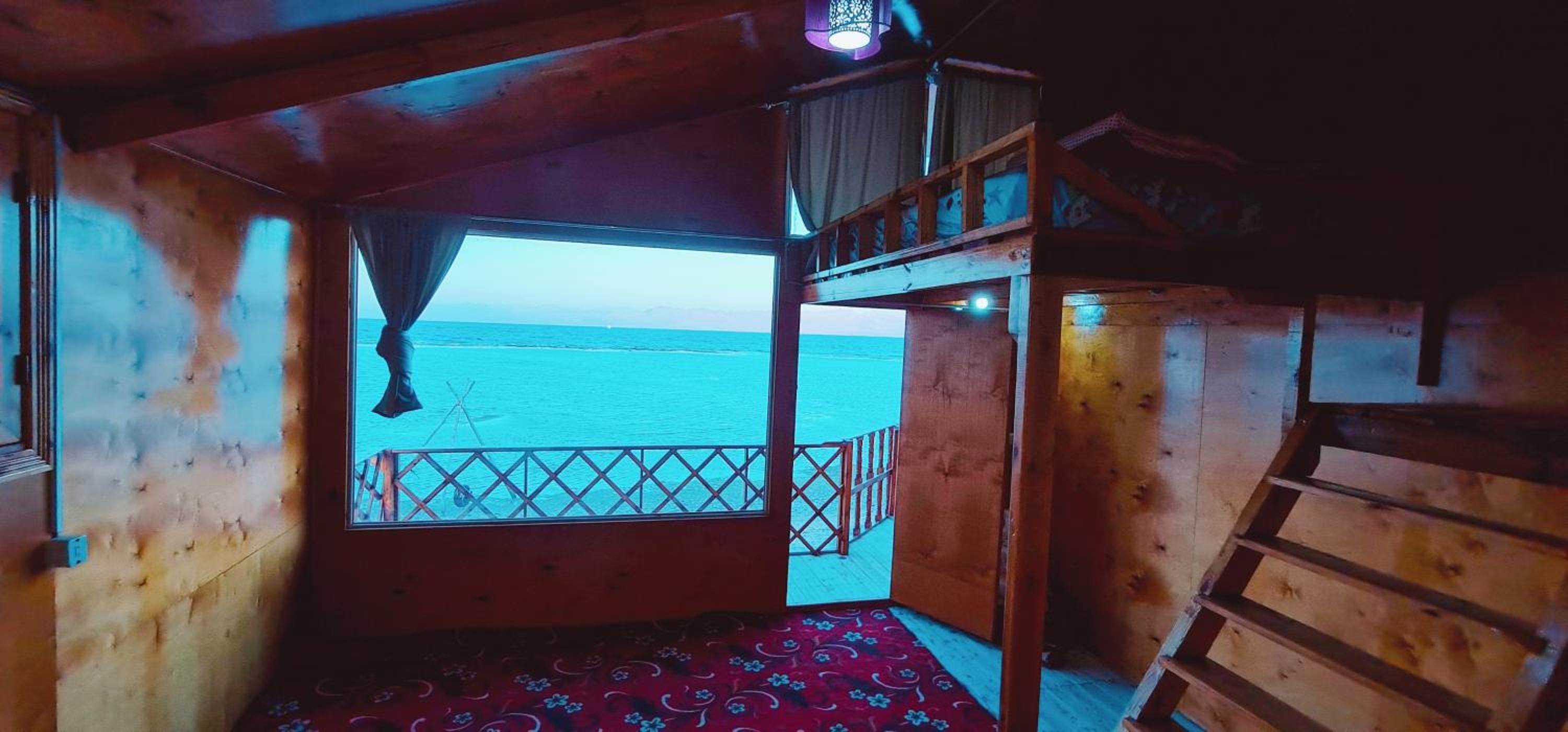 Deluxe Bungalow with Sea View - Photo 2