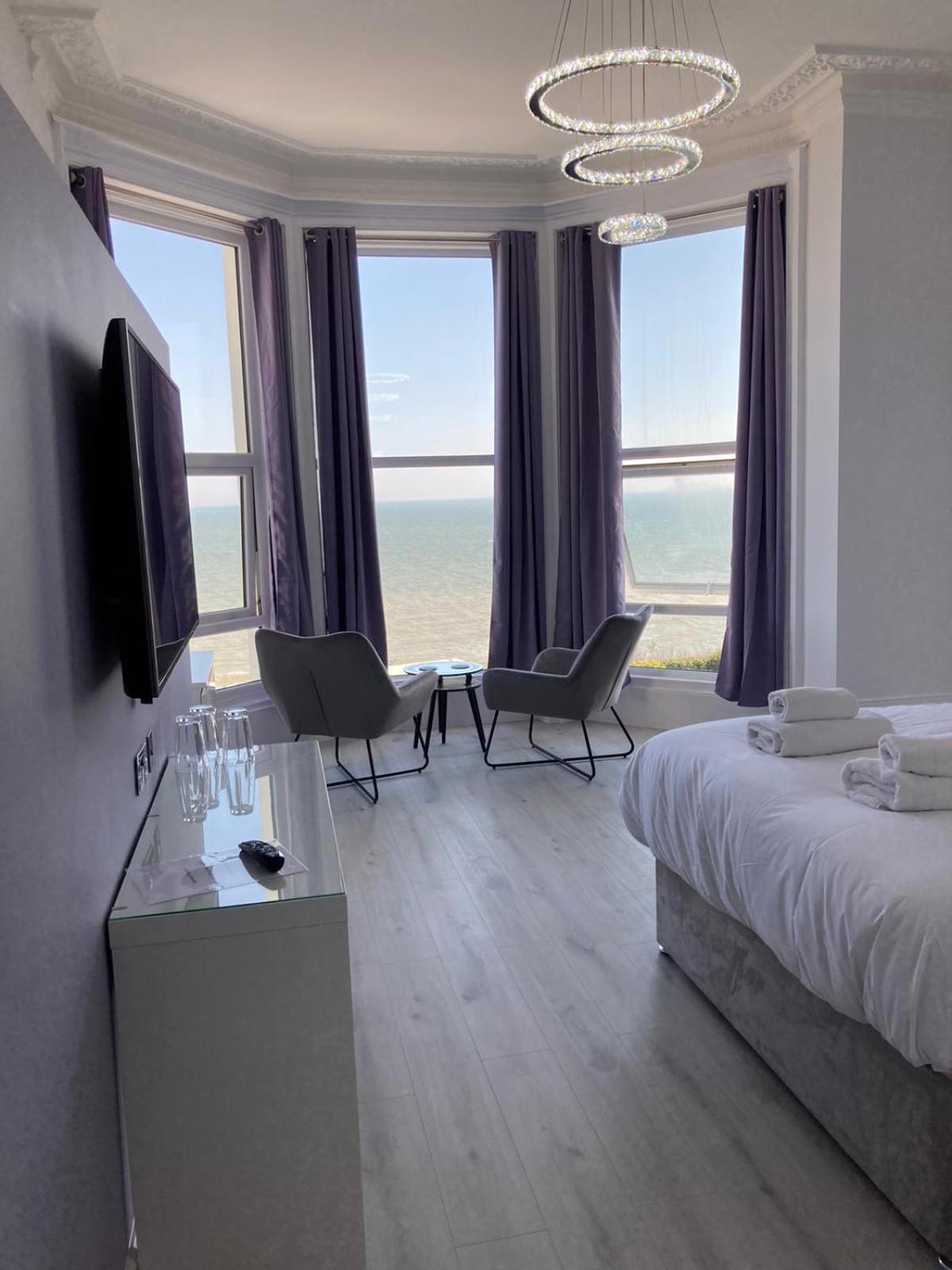 Superior Triple Room with Sea View - Photo 2